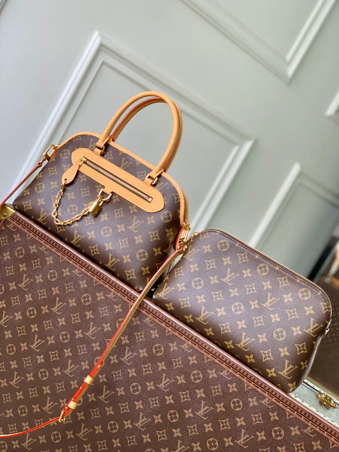 Women's Classic Handbags LOUIS VUITTON 18412580