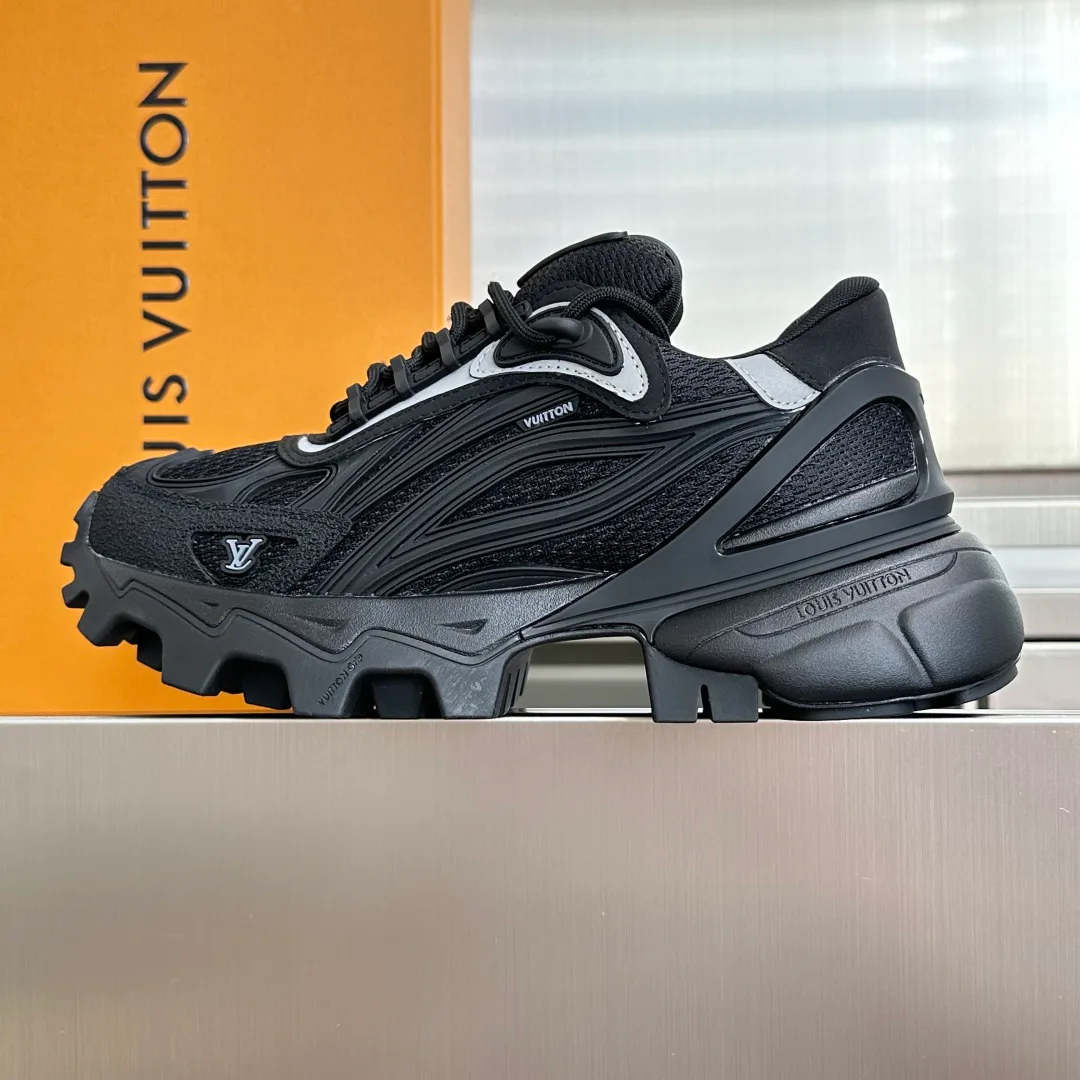 Women's Sneakers LOUIS VUITTON 17950389