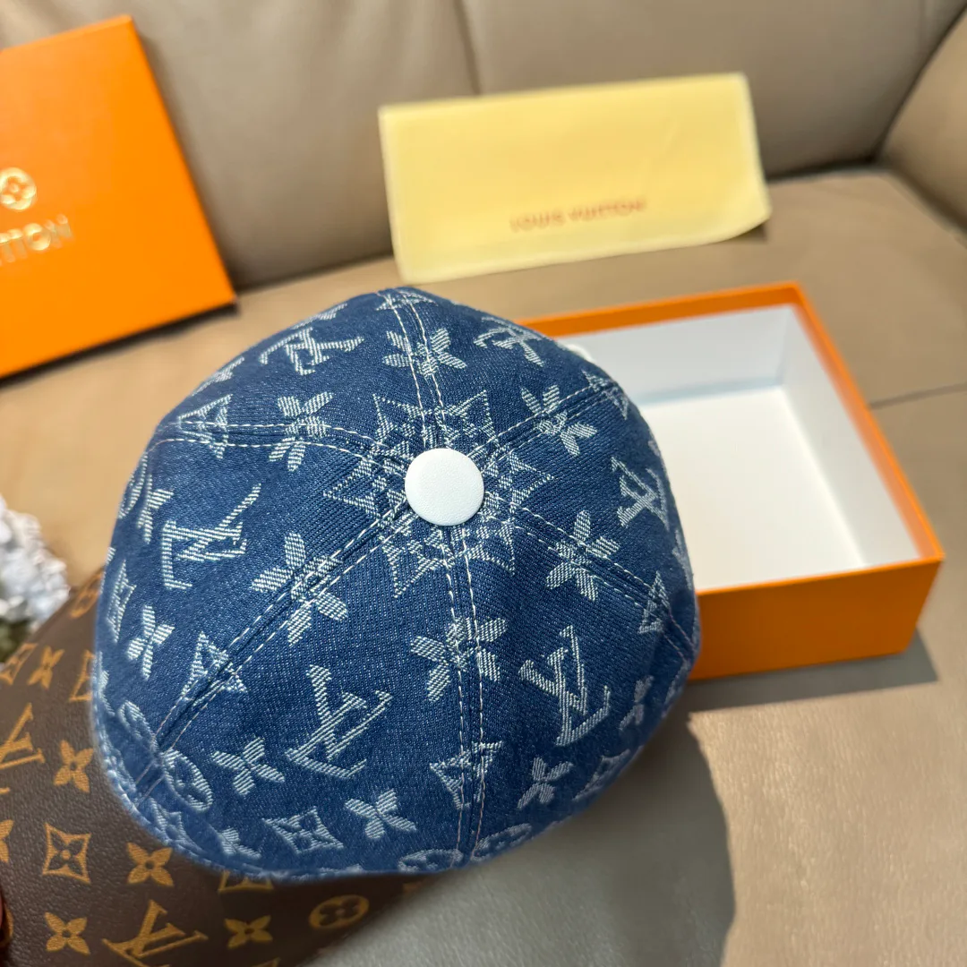 Hats LOUIS VUITTON 18347056