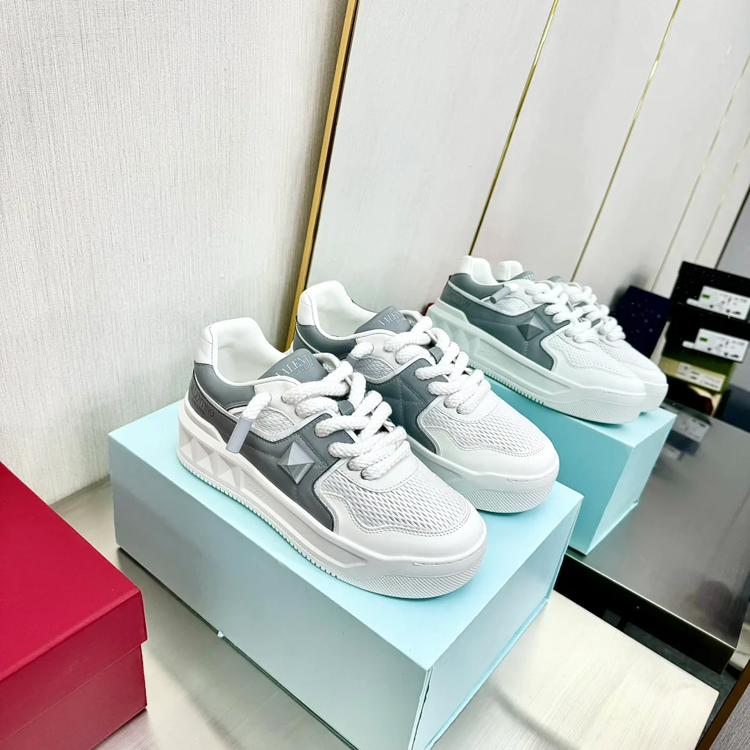 Women's Sneakers VALENTINO 17904340