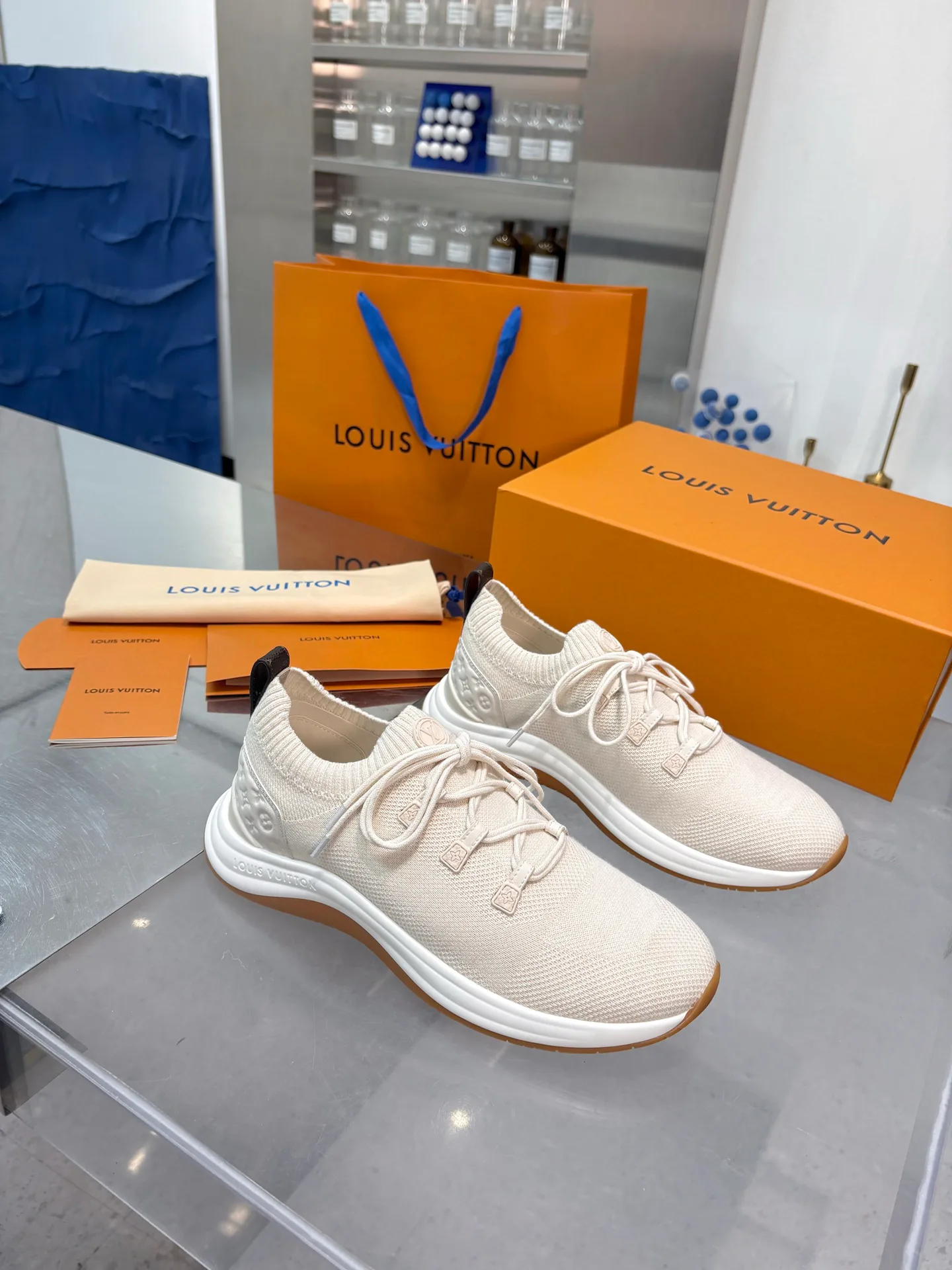 Women's Sneakers LOUIS VUITTON 18055132