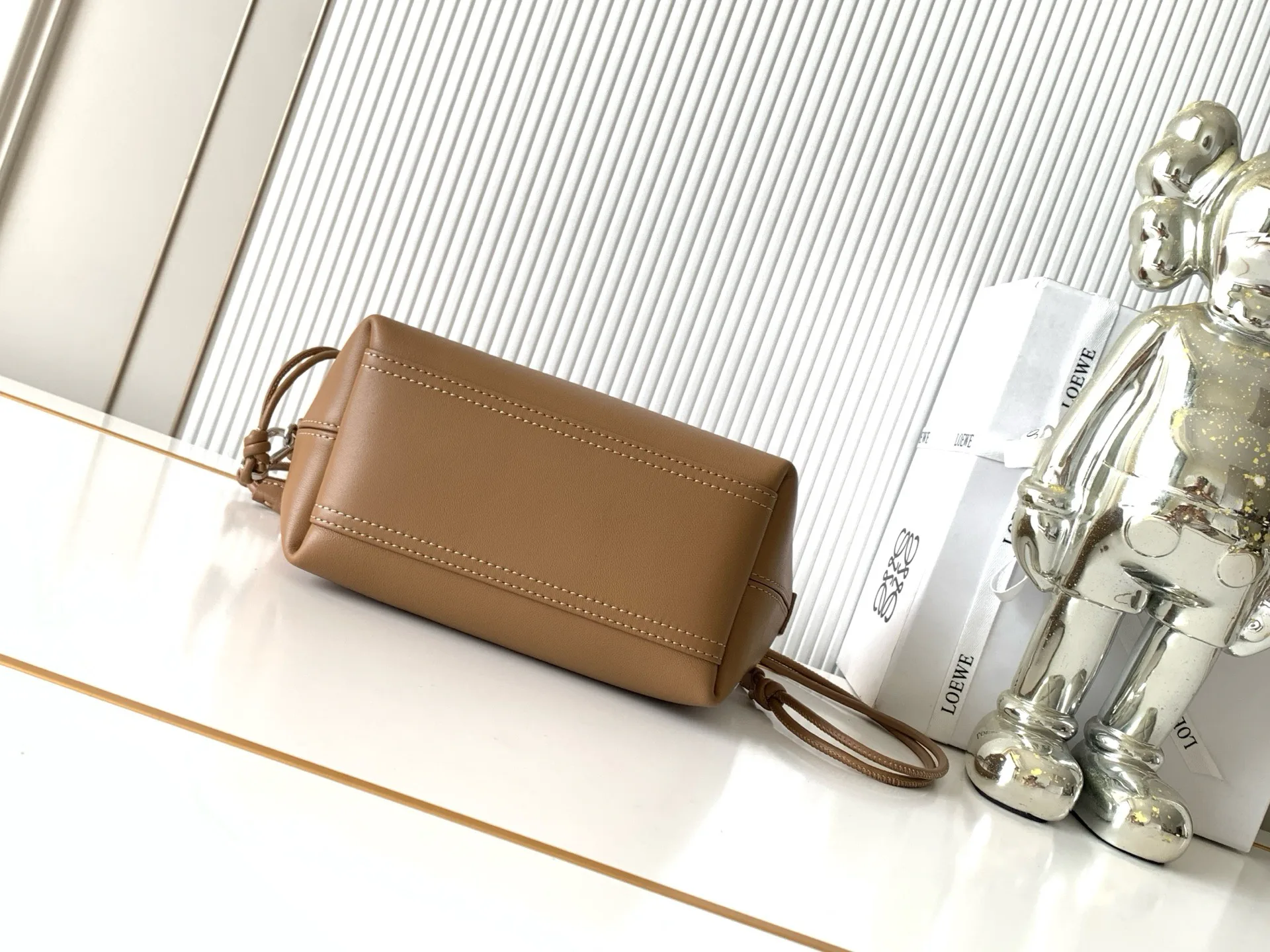 Women's Classic Handbags LOEWE 18378671