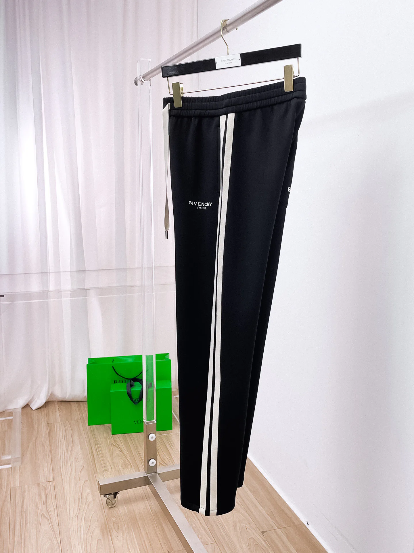 Men's Trousers GIVENCHY 18399392