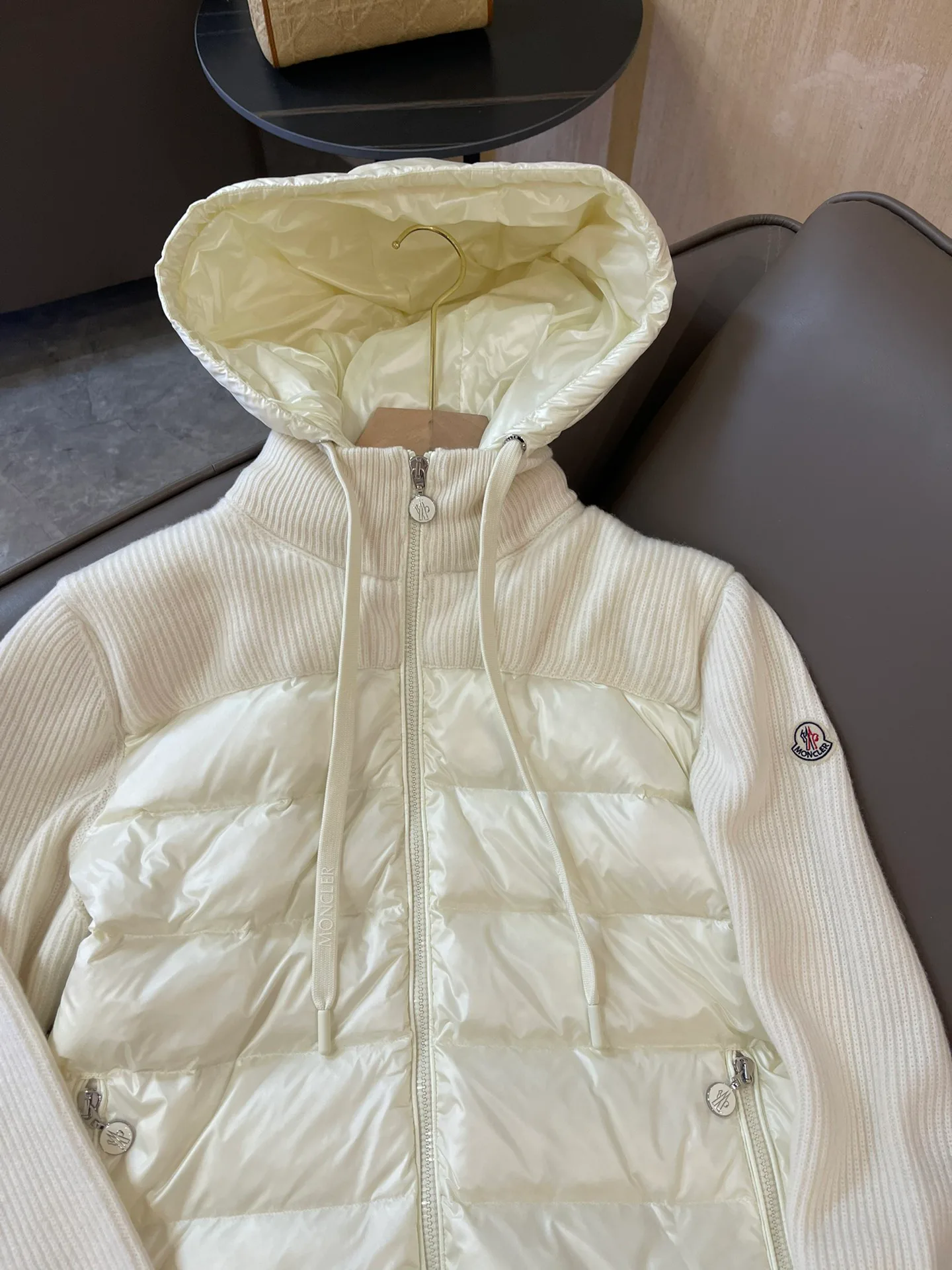 Women's Jackets And Down Jackets MONCLER 17886536