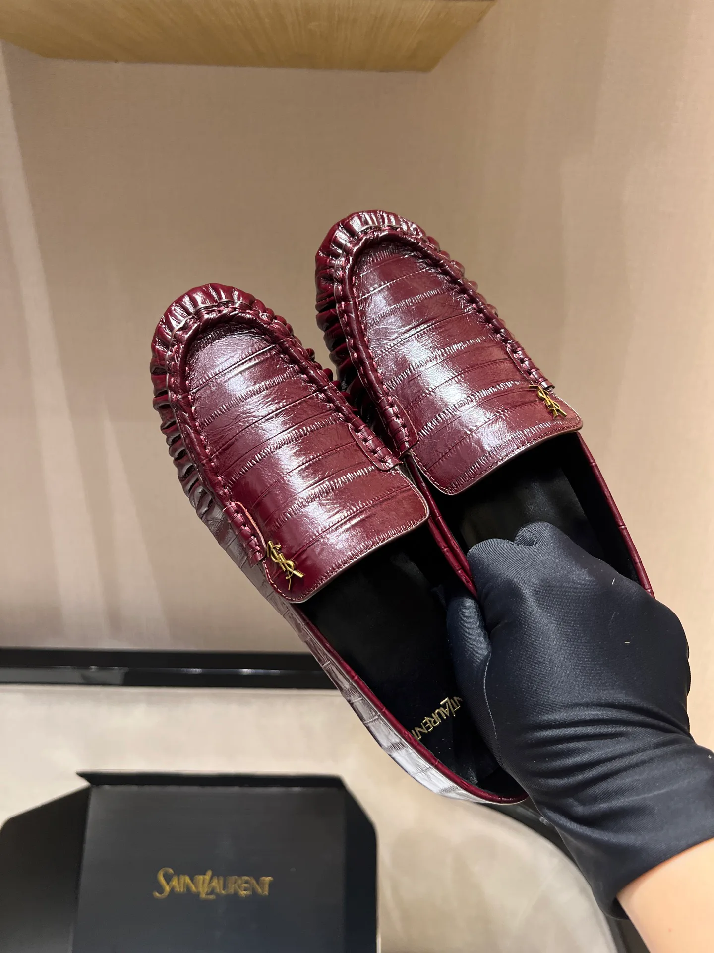 Women's Loafers And Moccasins SAINT LAURENT 17897596