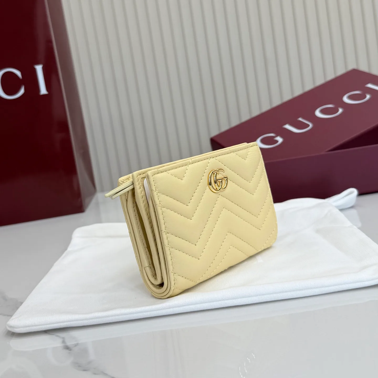 Women's Clutches GUCCI 17948236
