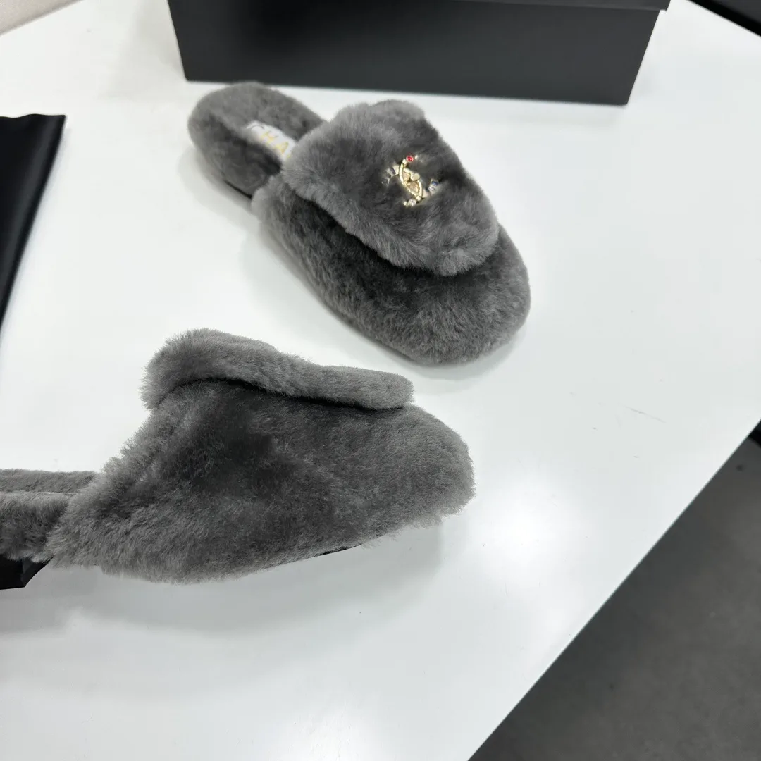 Women's Slippers CHANEL 18436109