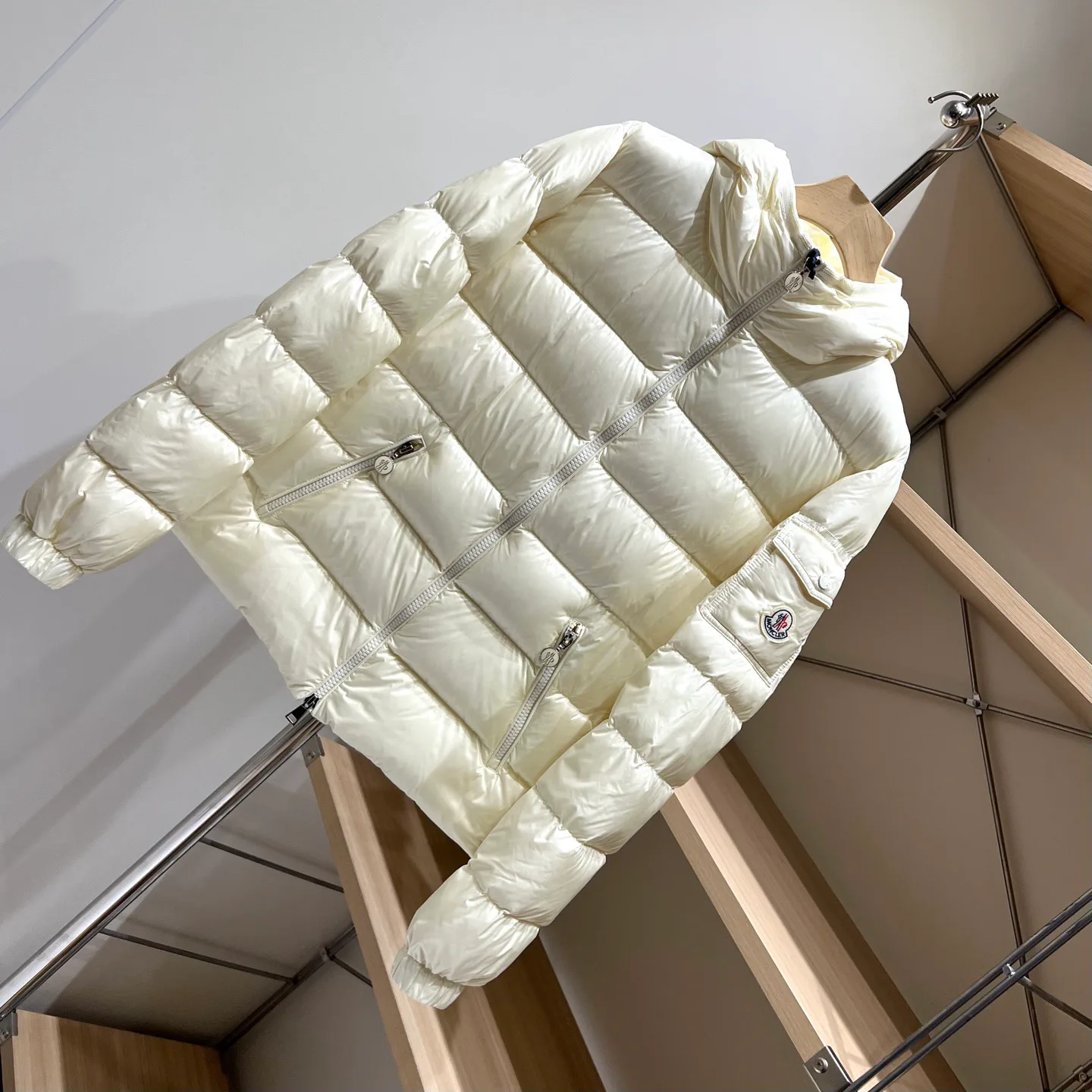 Women's Jackets And Down Jackets MONCLER 18043628