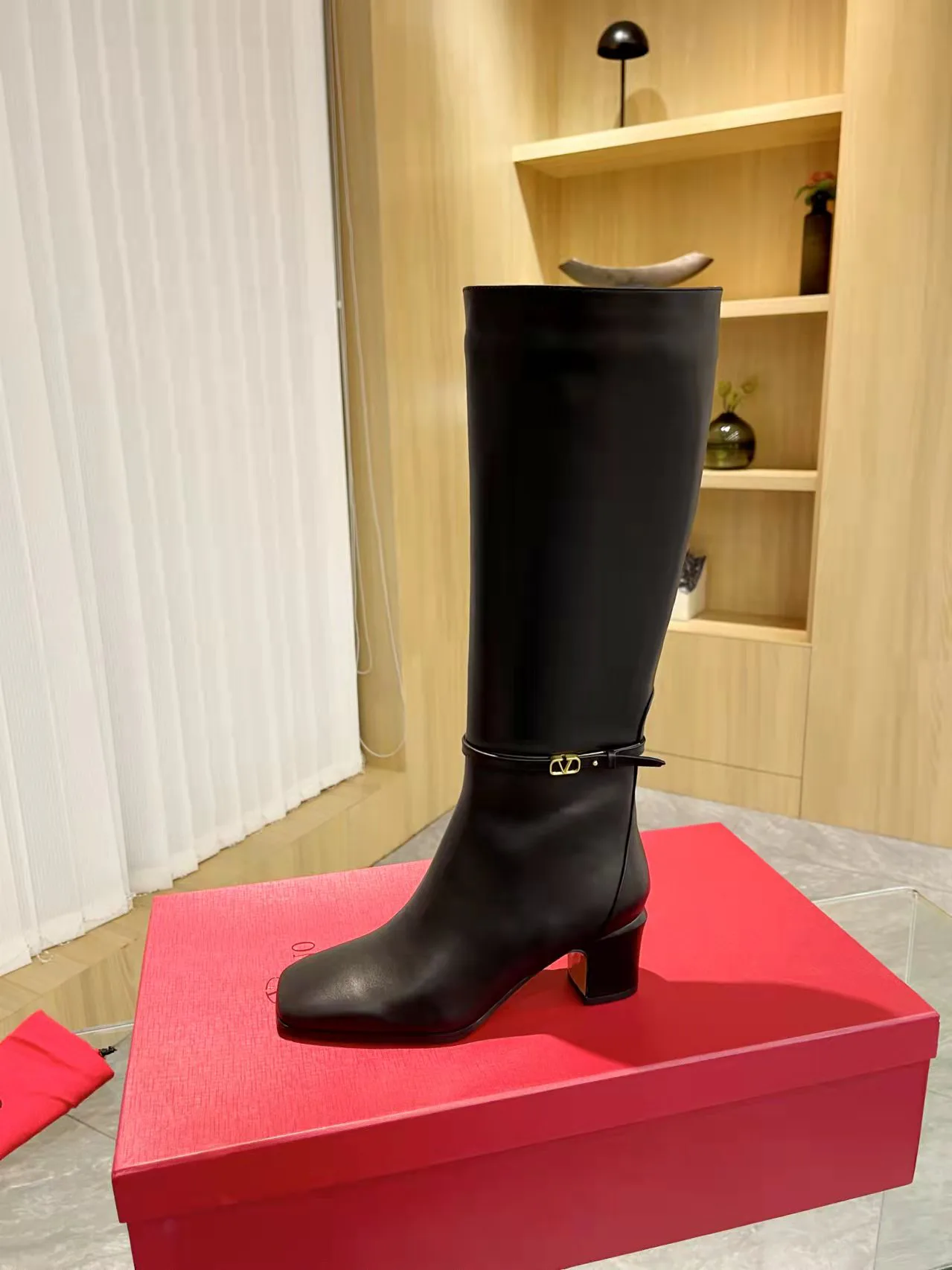 Women's Boots VALENTINO 17956929