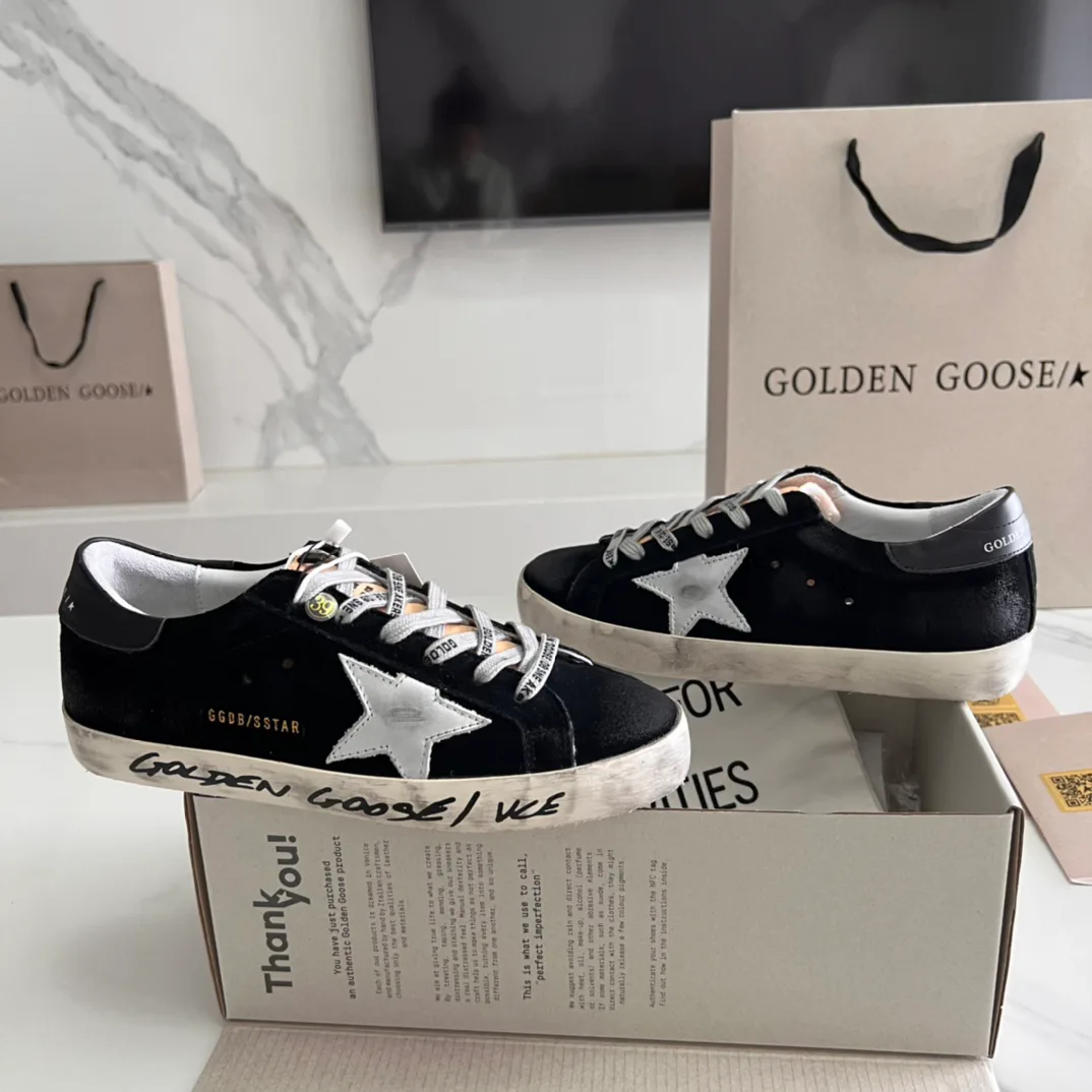 Women's Sneakers GOLDEN GOOSE 16995656