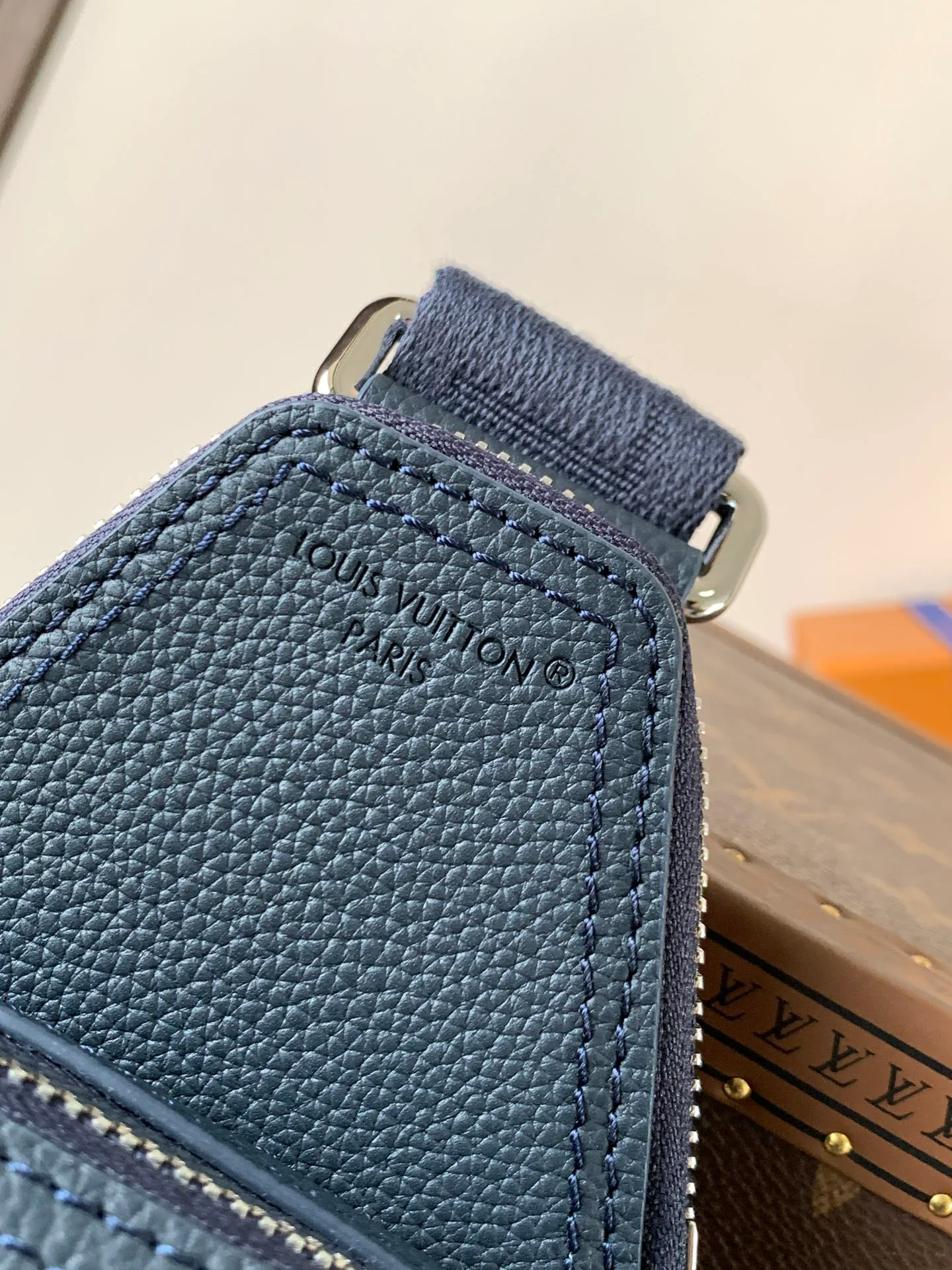 Women's Shoulder Bags LOUIS VUITTON 17948719