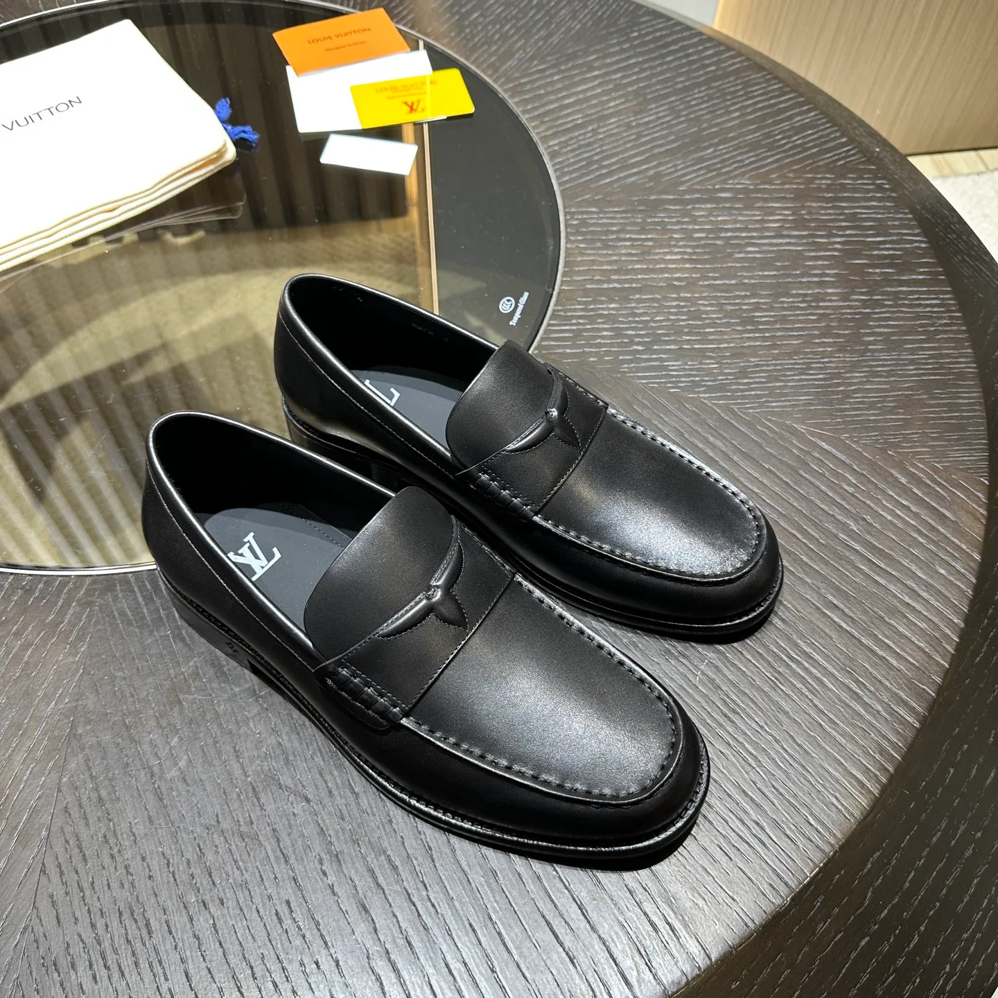Men's Loafers And Dress Shoes LOUIS VUITTON 18341628