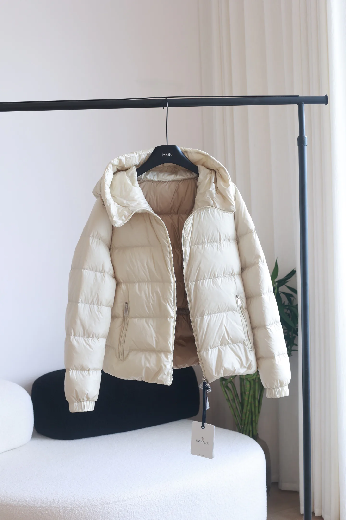 Women's Jackets And Down Jackets MONCLER 18184492