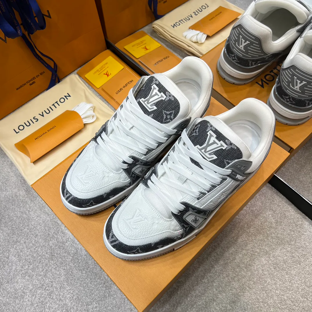 Women's Sneakers LOUIS VUITTON 18121614