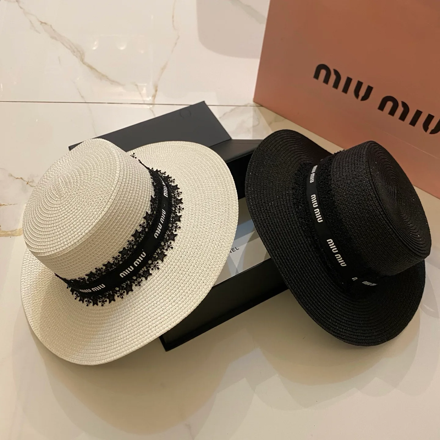 Hats MIU MIU 17498288