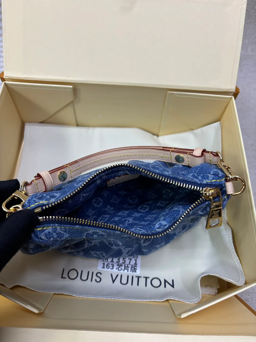 Women's Classic Handbags LOUIS VUITTON 18252660