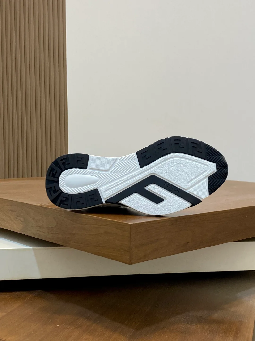 Men's Sneakers FENDI 18079022
