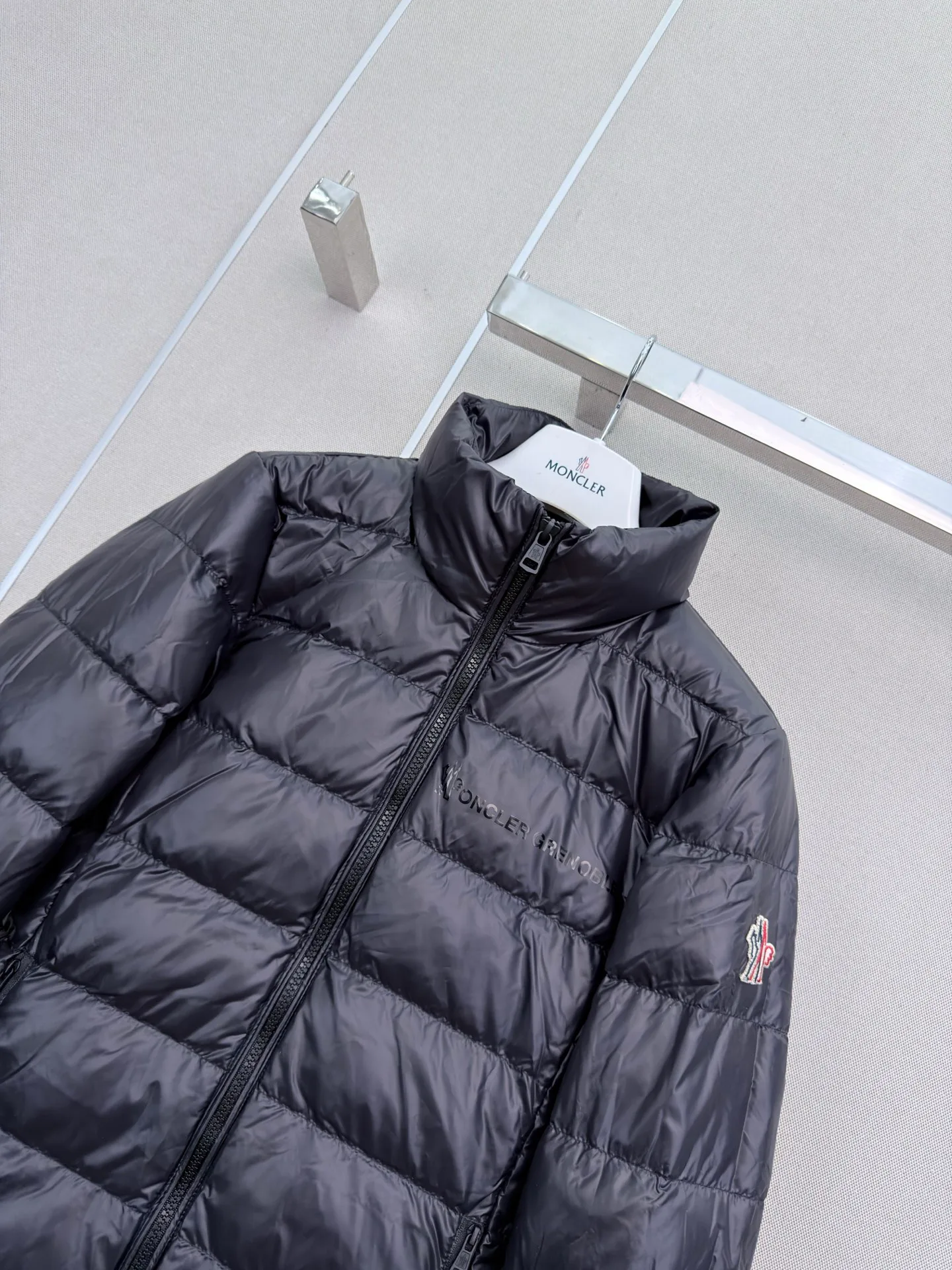 Women's Jackets And Down Jackets MONCLER 18501656