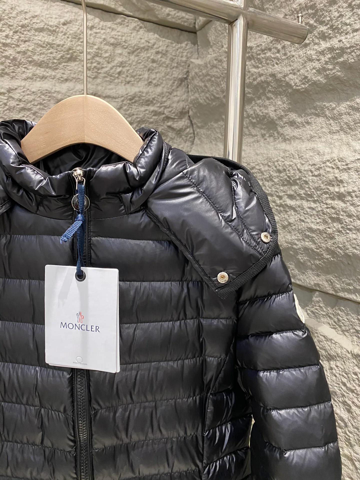 Women's Jackets And Down Jackets MONCLER 18016655