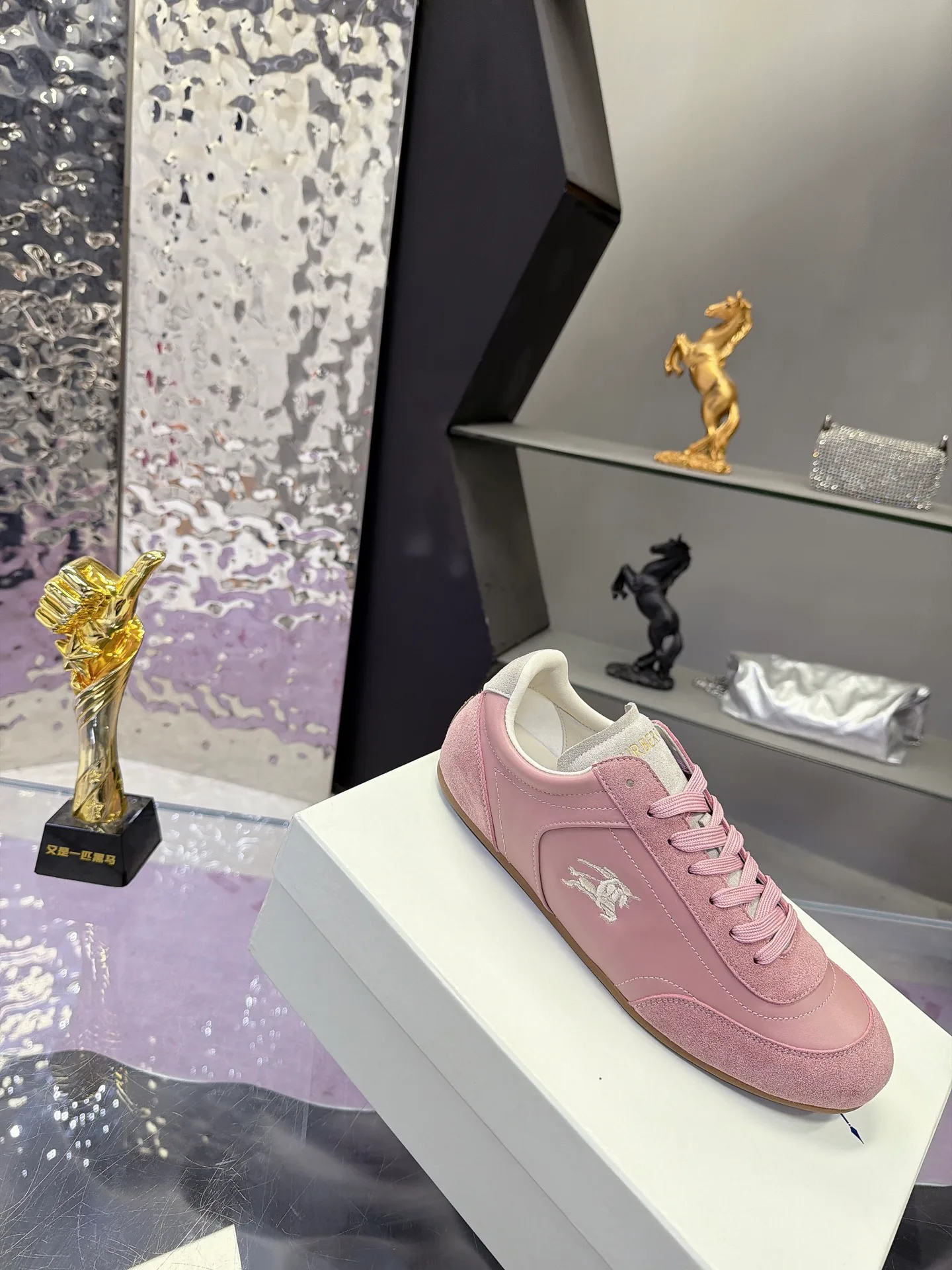 Women's Sneakers BURBERRY 18025570
