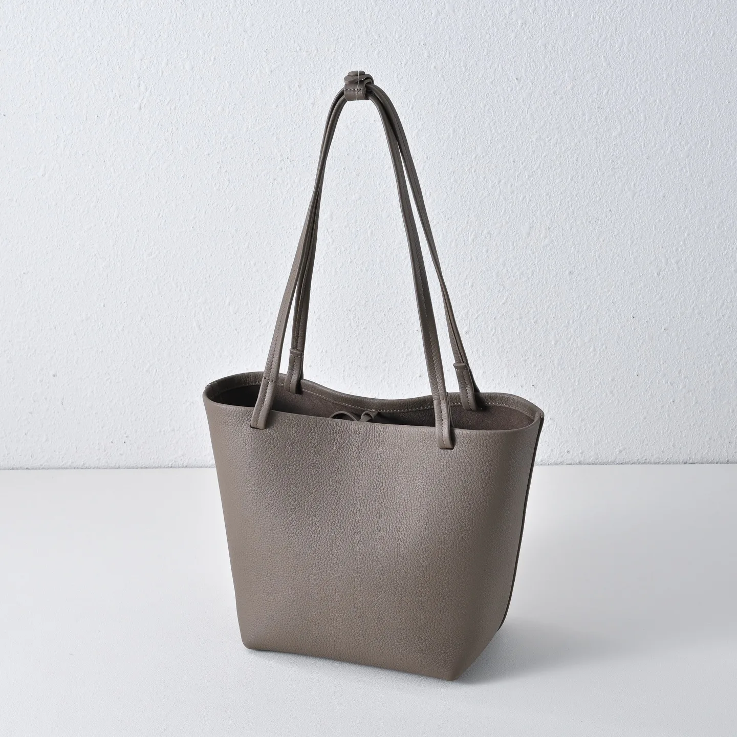 Women's Classic Handbags THE ROW 17449009