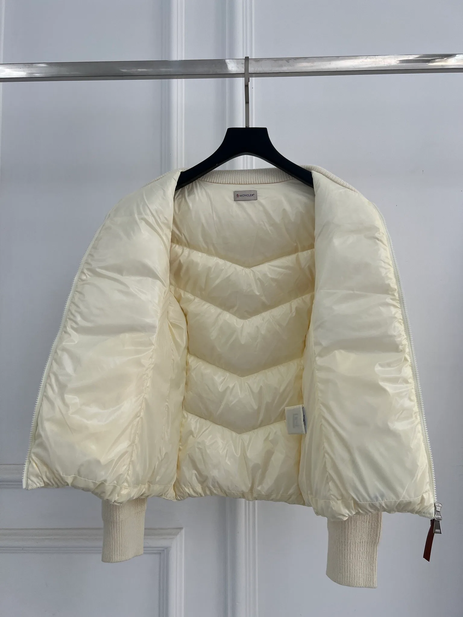 Women's Jackets And Down Jackets MONCLER 18415621