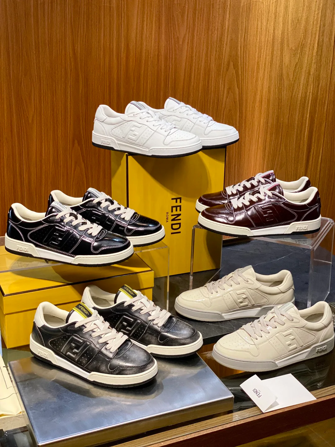 Women's Sneakers FENDI 18119370