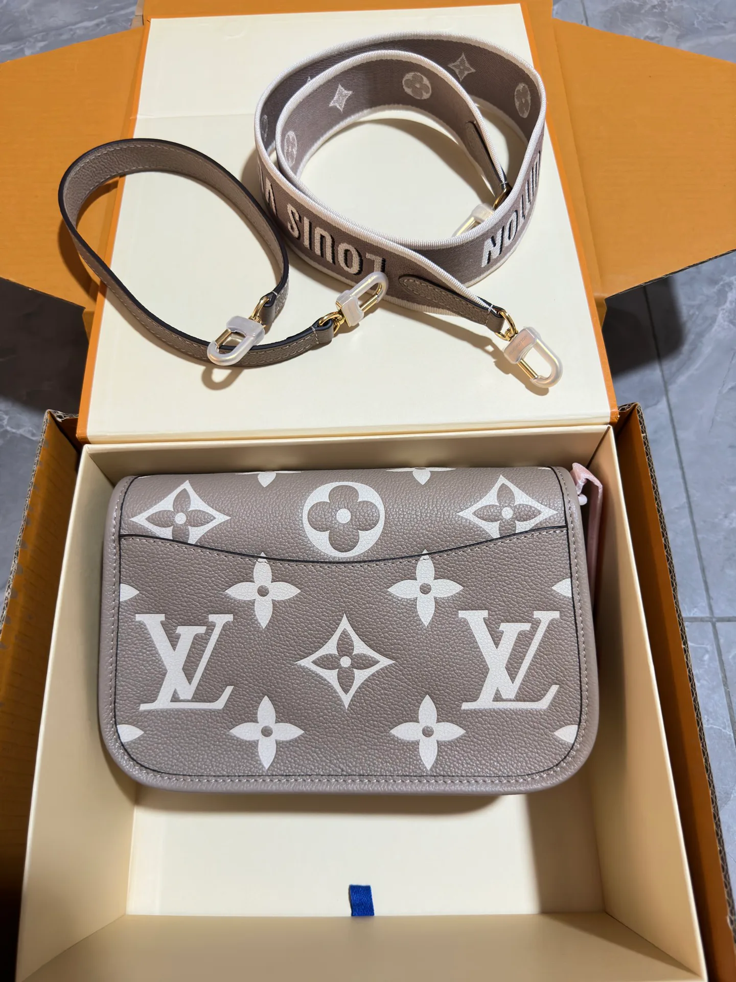 Women's Classic Handbags LOUIS VUITTON 16830633