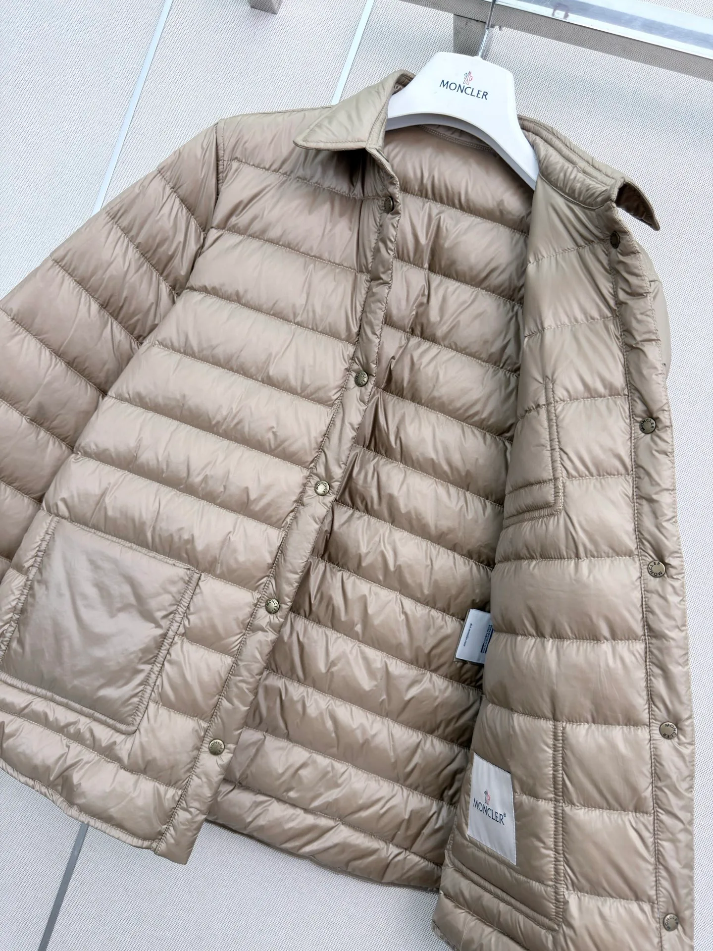 Women's Jackets And Down Jackets MONCLER 18108514