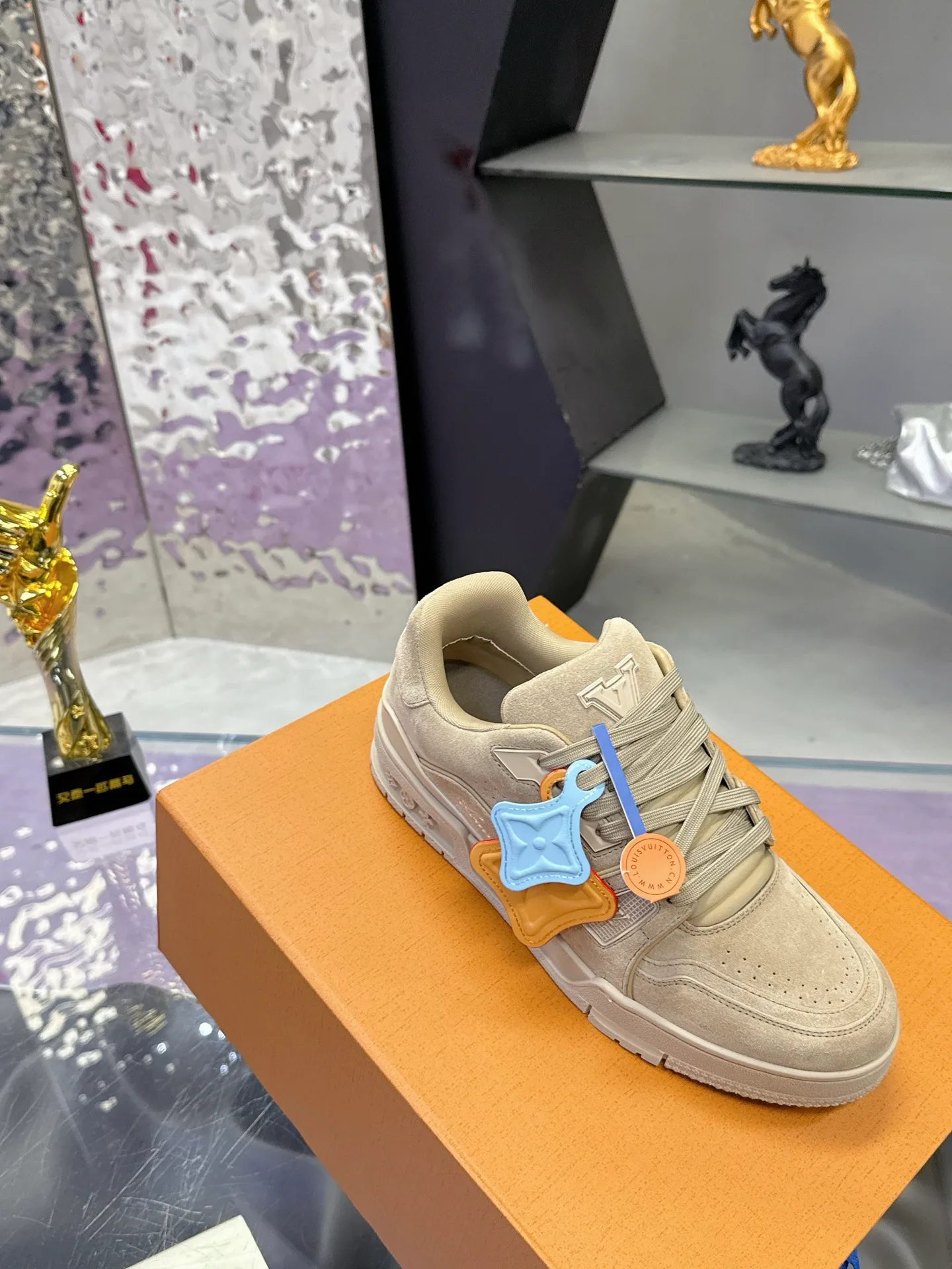 Women's Sneakers LOUIS VUITTON 17530414