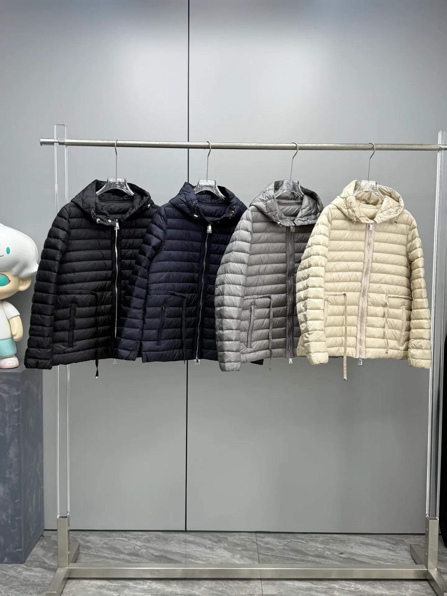 Women's Jackets And Down Jackets MONCLER 18017036