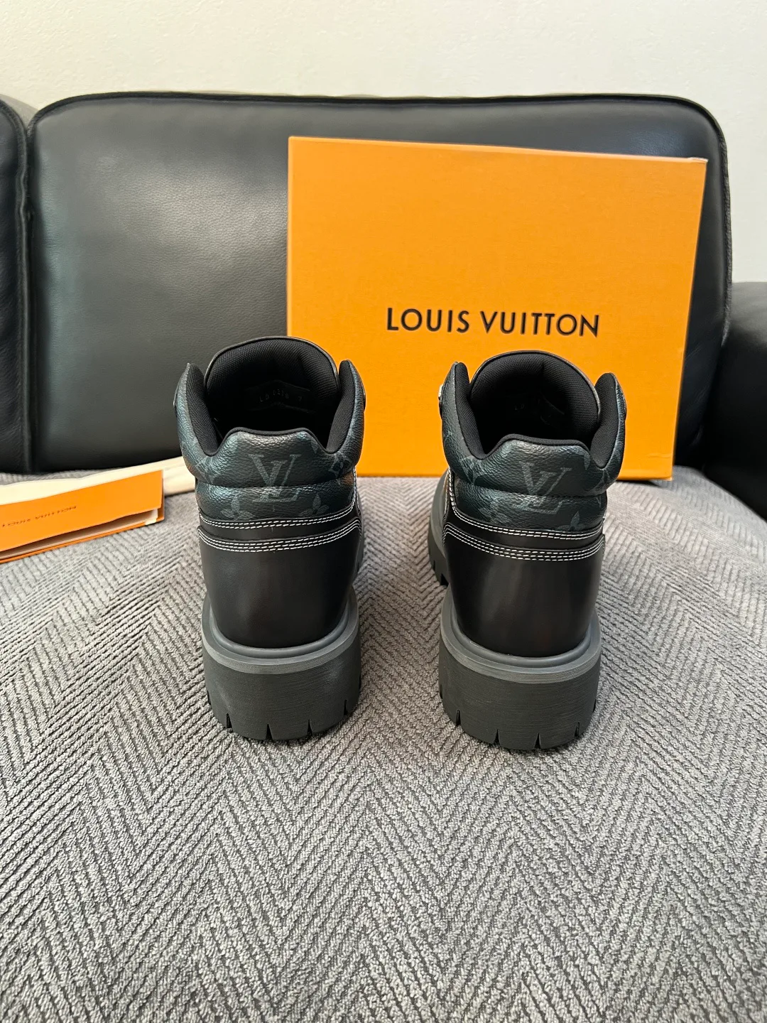 Men's Ankle Boots LOUIS VUITTON 18417475