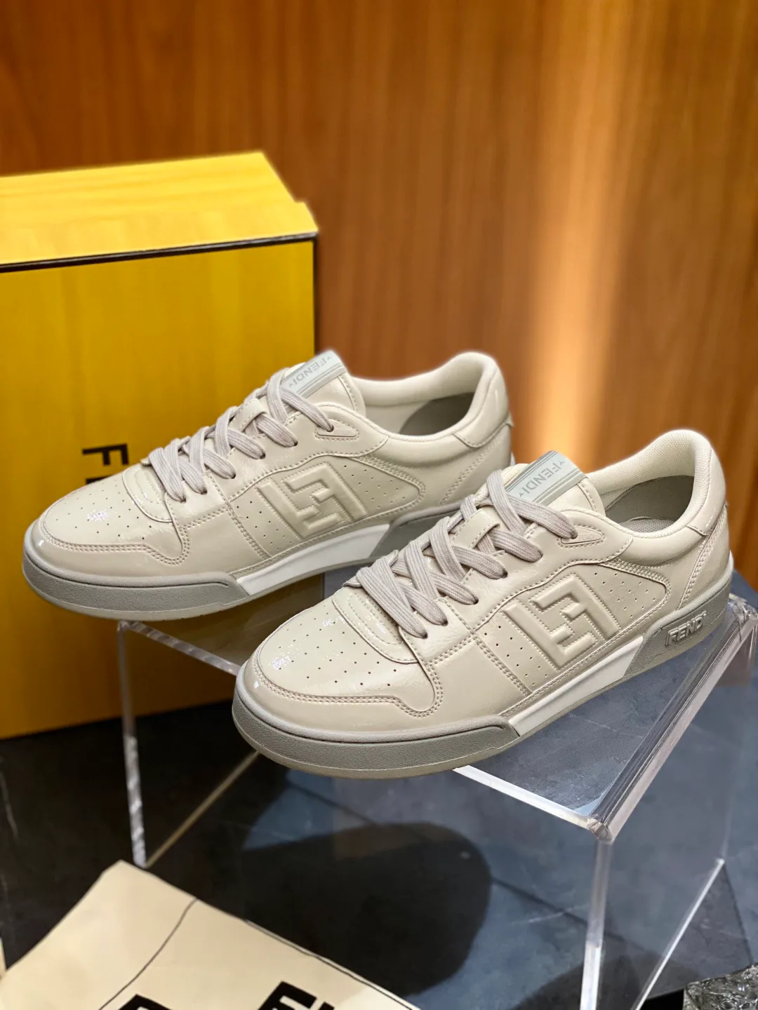 Women's Sneakers FENDI 18119372