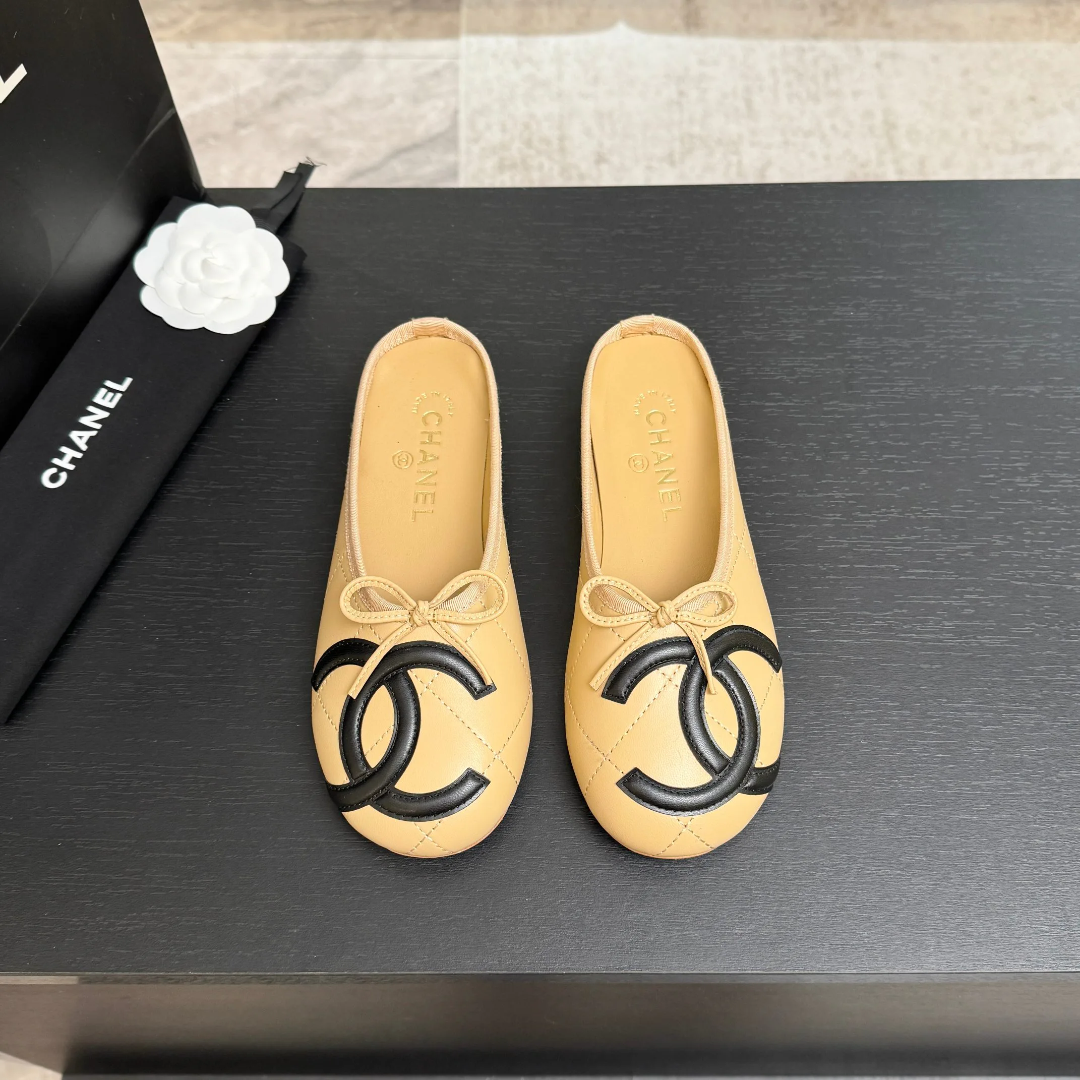 Women's Ballet Flats CHANEL 18063109