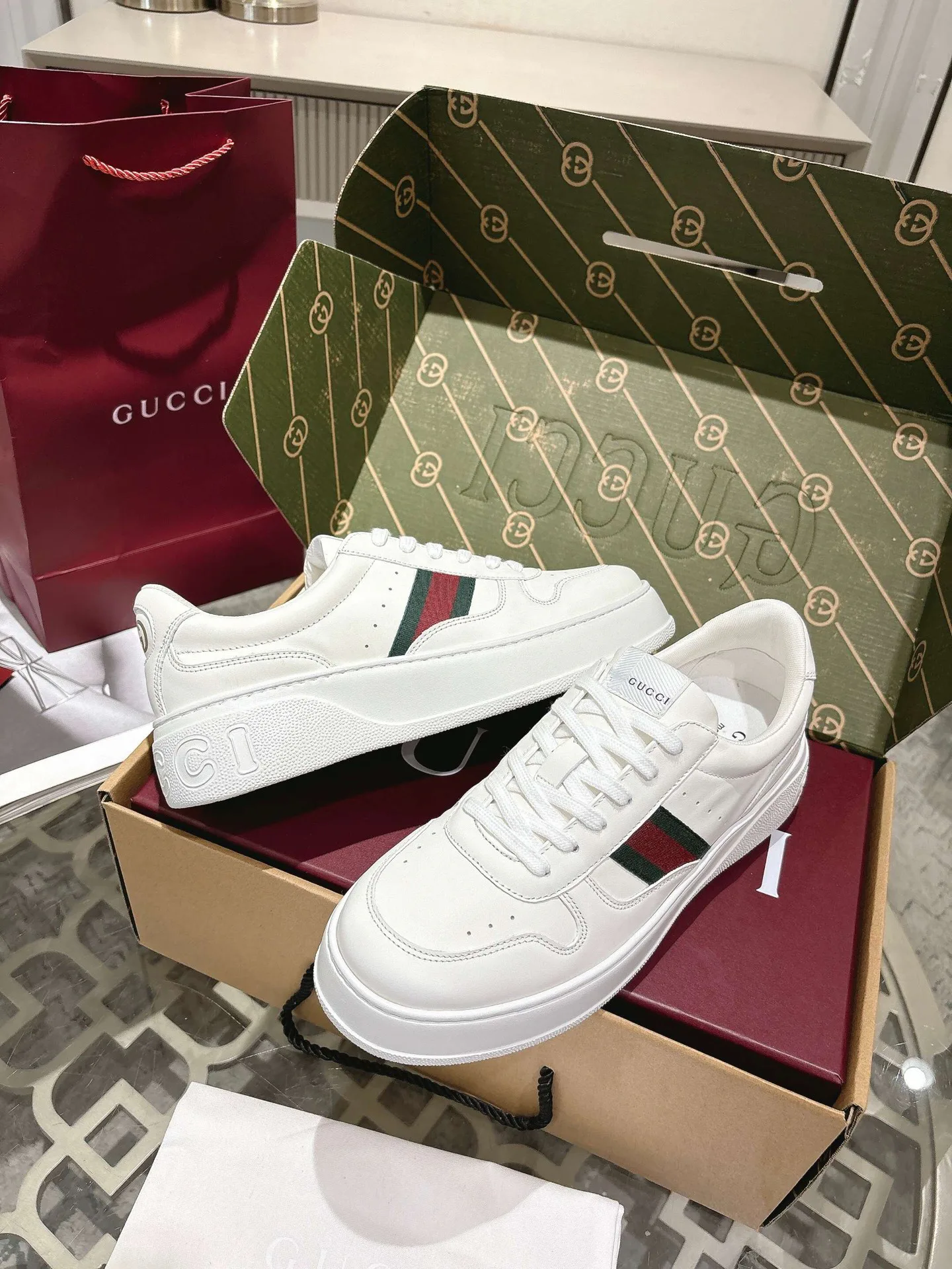 Women's Sneakers GUCCI 18369588