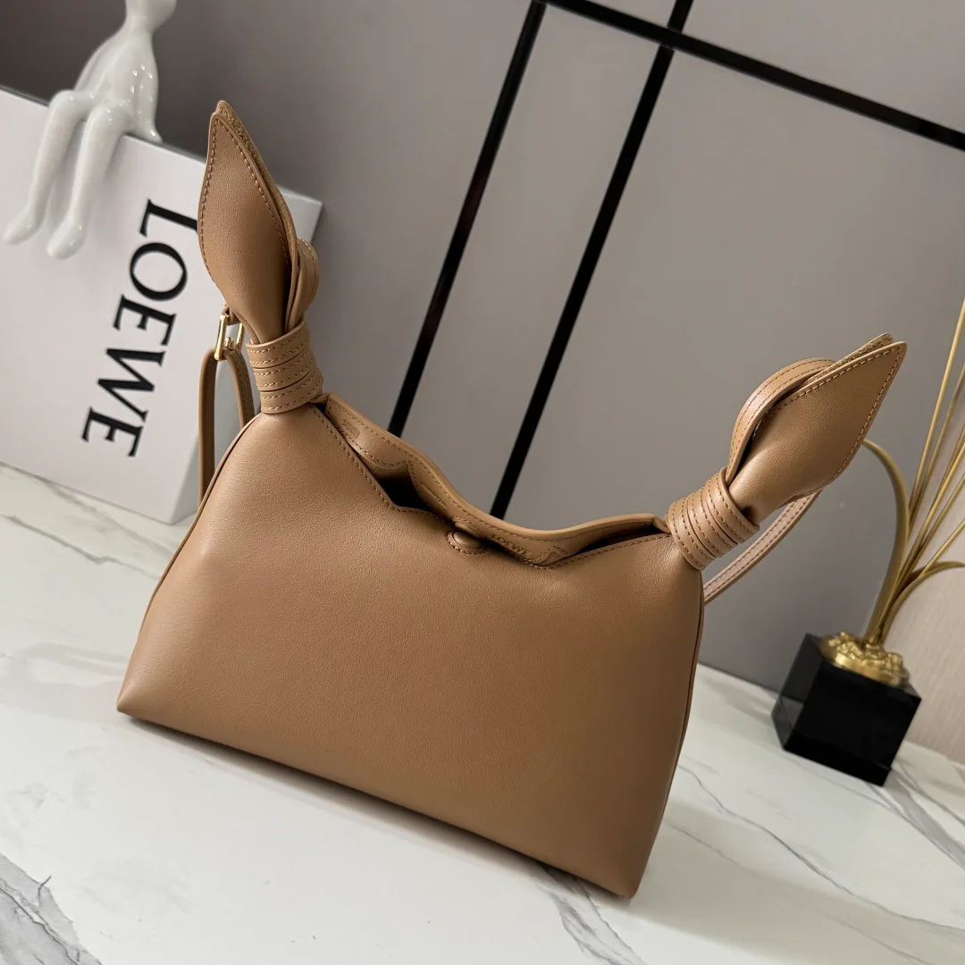 Women's Classic Handbags LOEWE 17818455
