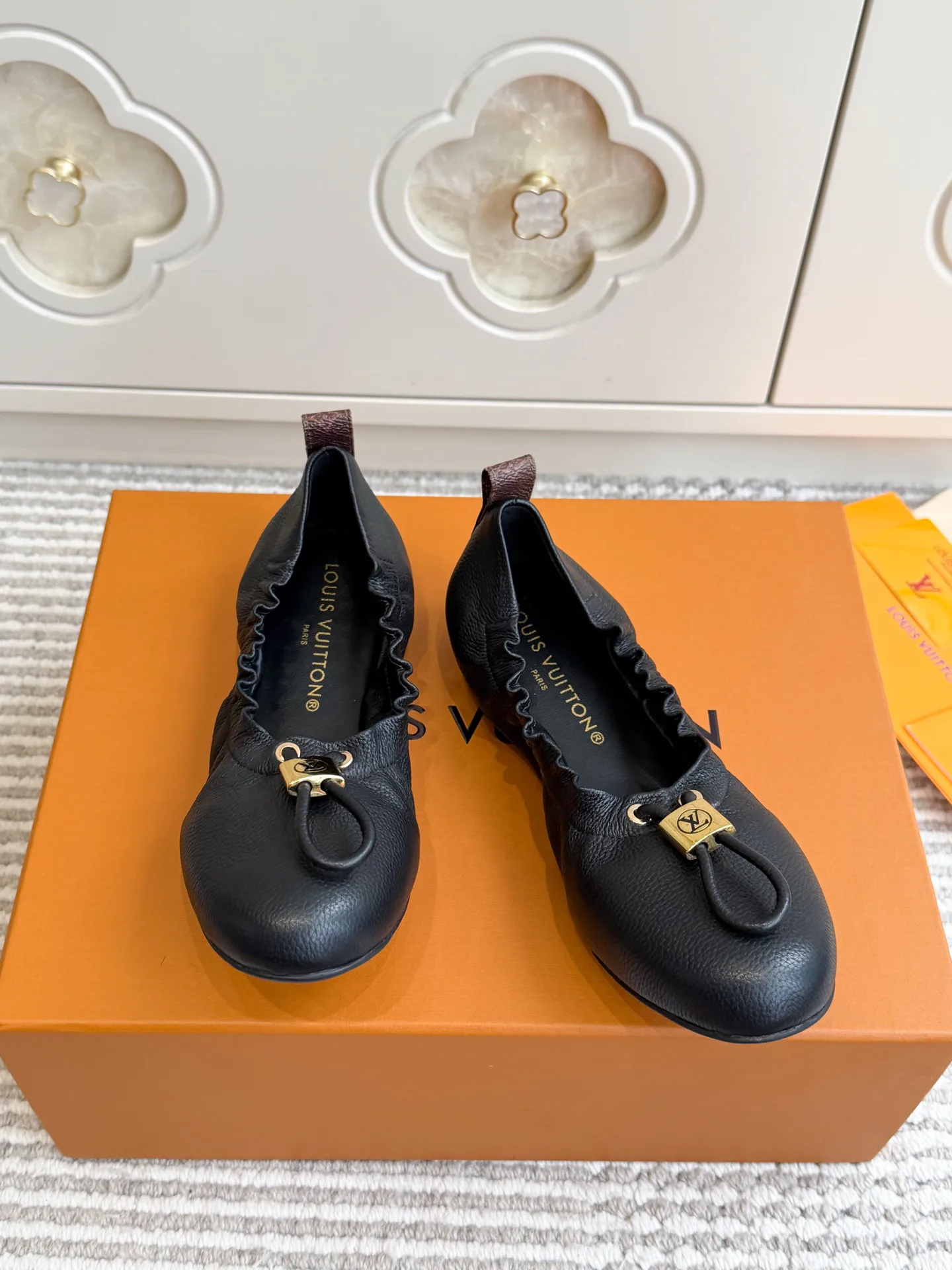 Women's Ballet Flats LOUIS VUITTON 18414276