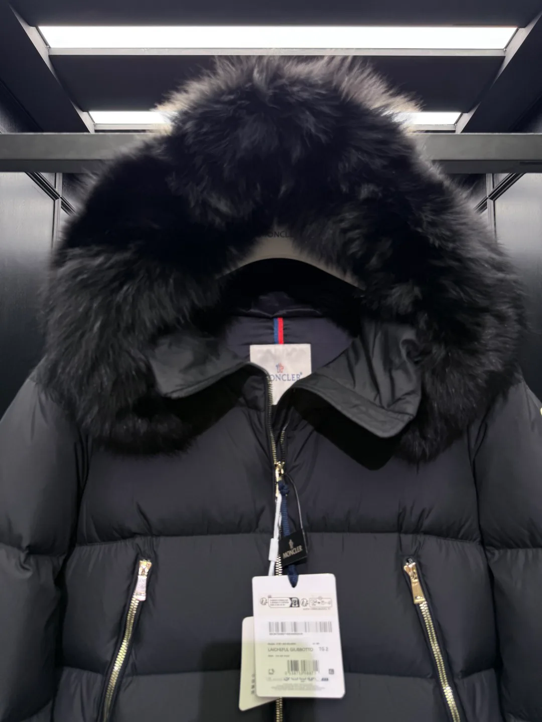 Women's Jackets And Down Jackets MONCLER 18510381