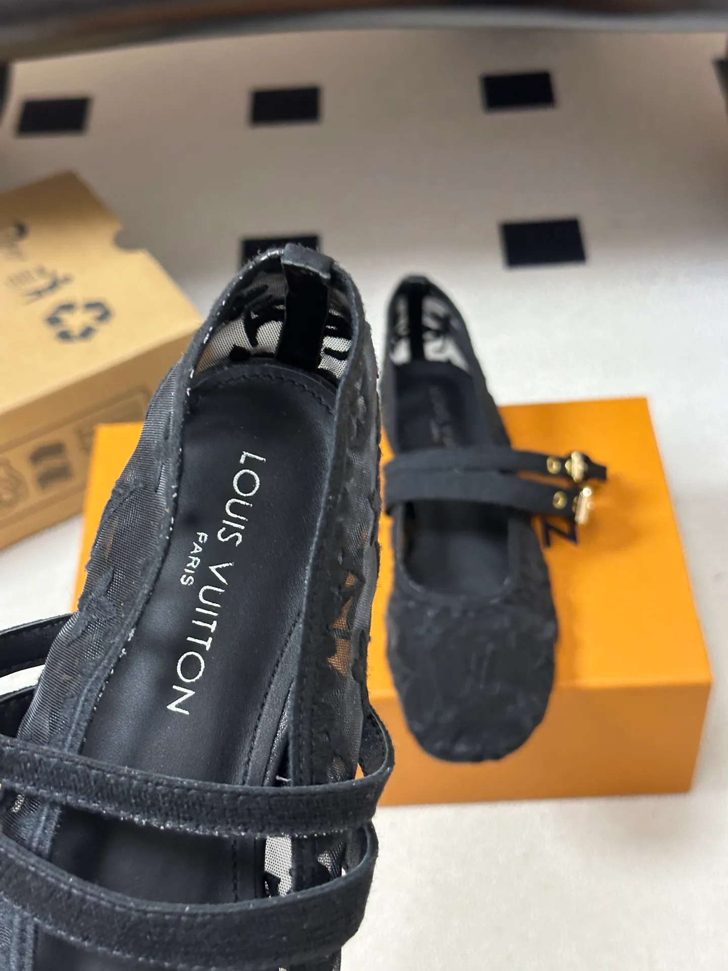 Women's Ballet Flats LOUIS VUITTON 18340937