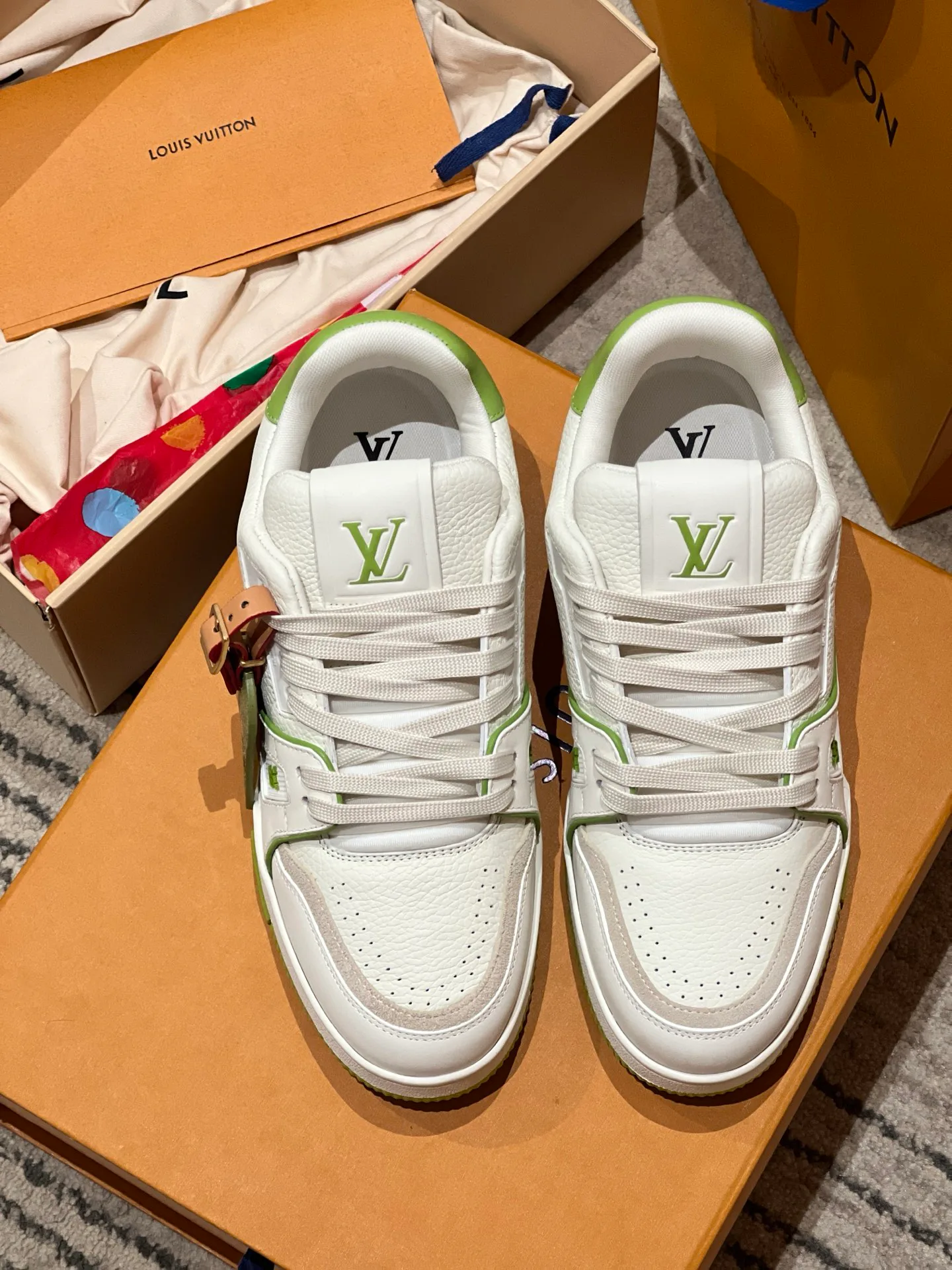 Women's Sneakers LOUIS VUITTON 18194156