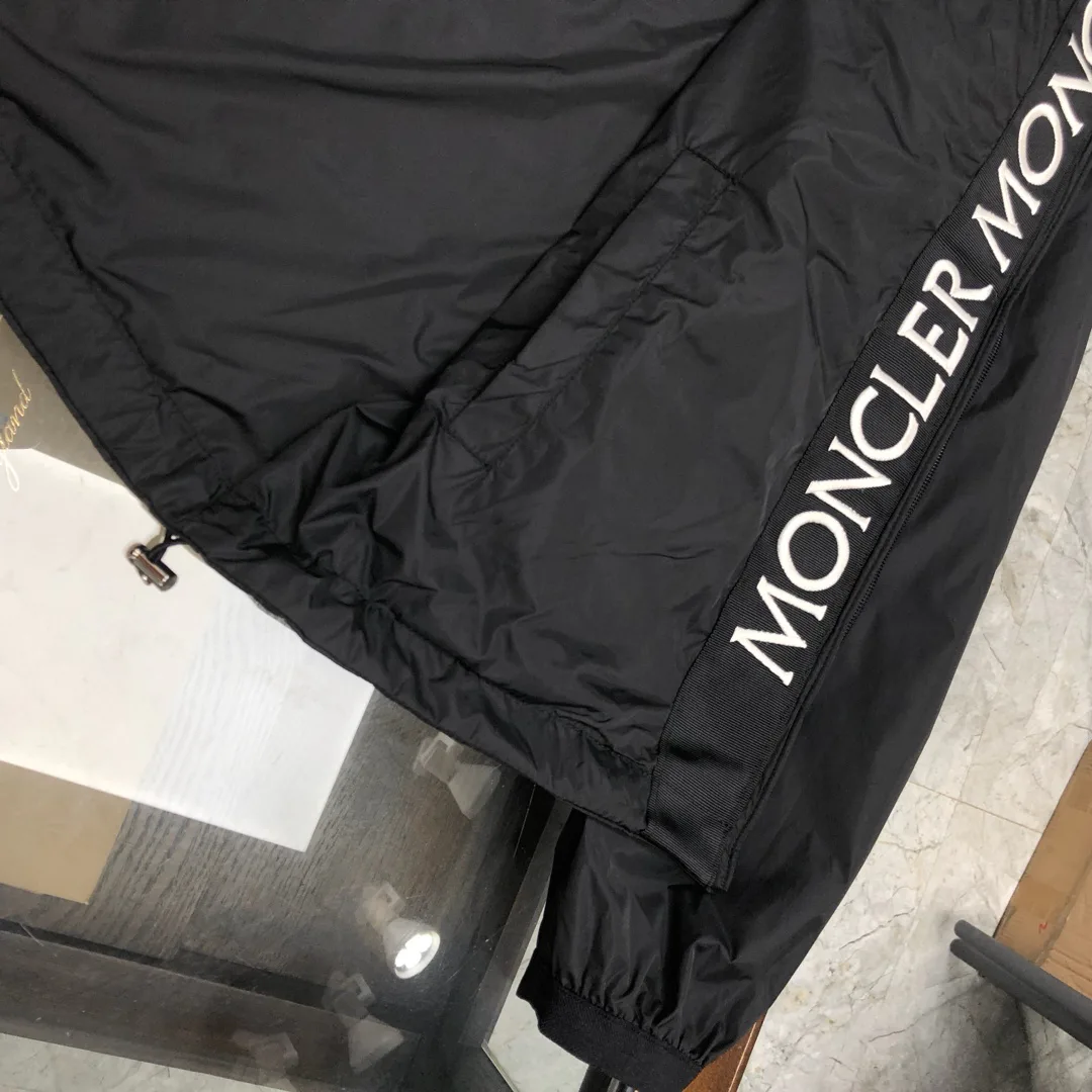 Men's Jackets And Down Jackets MONCLER 17286029