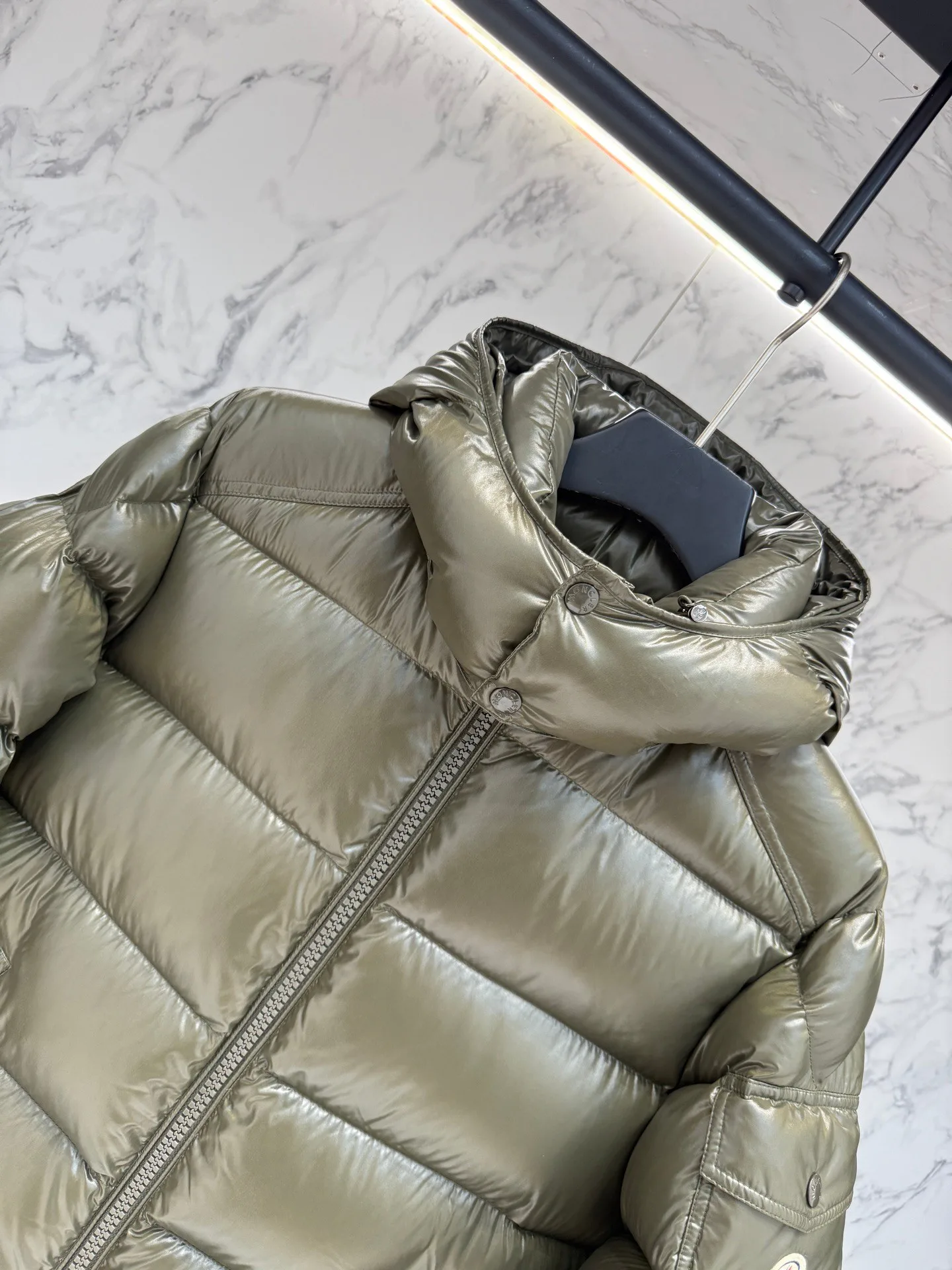 Women's Jackets And Down Jackets MONCLER 18048715