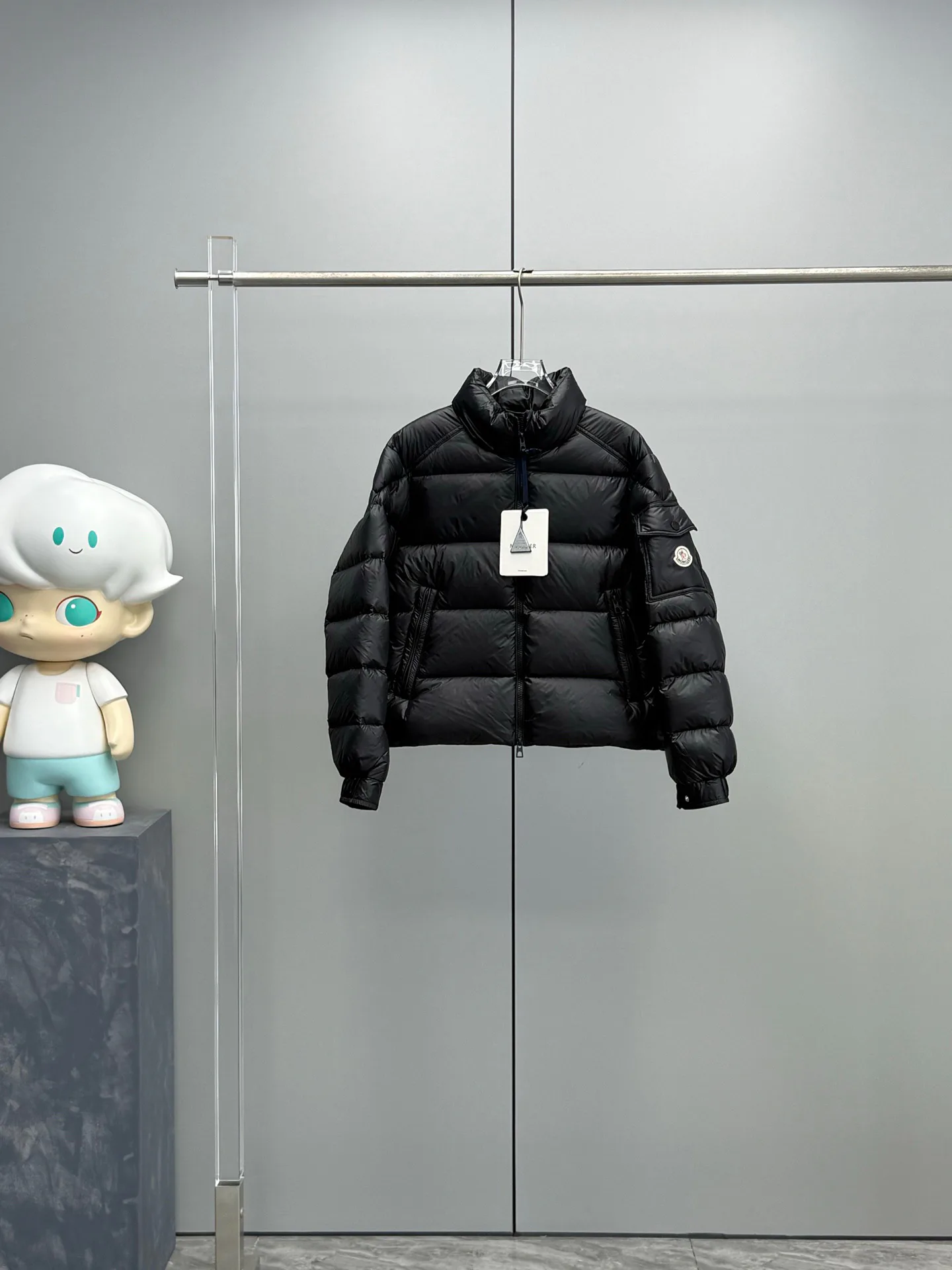 Women's Jackets And Down Jackets MONCLER 18048192
