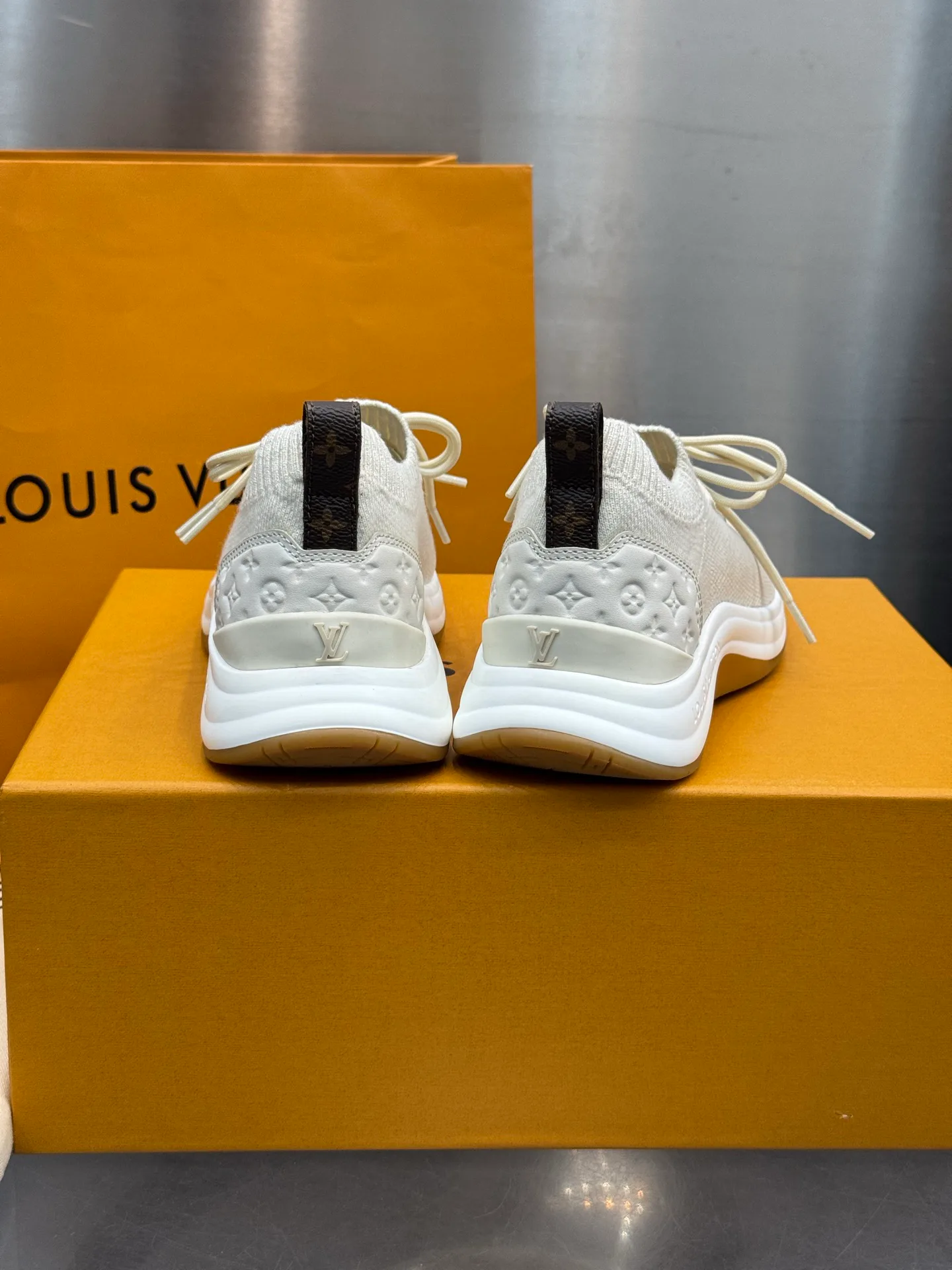 Women's Sneakers LOUIS VUITTON 18202472