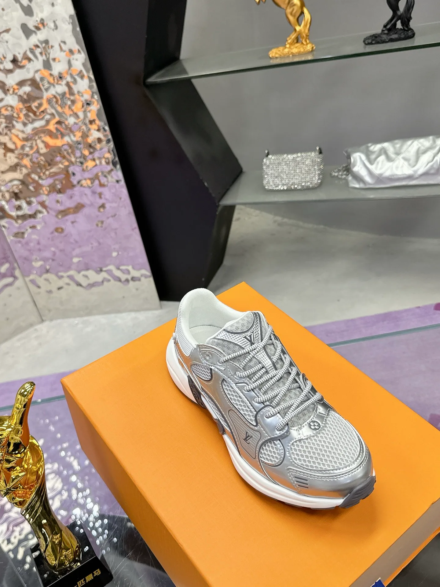 Women's Sneakers LOUIS VUITTON 17530430