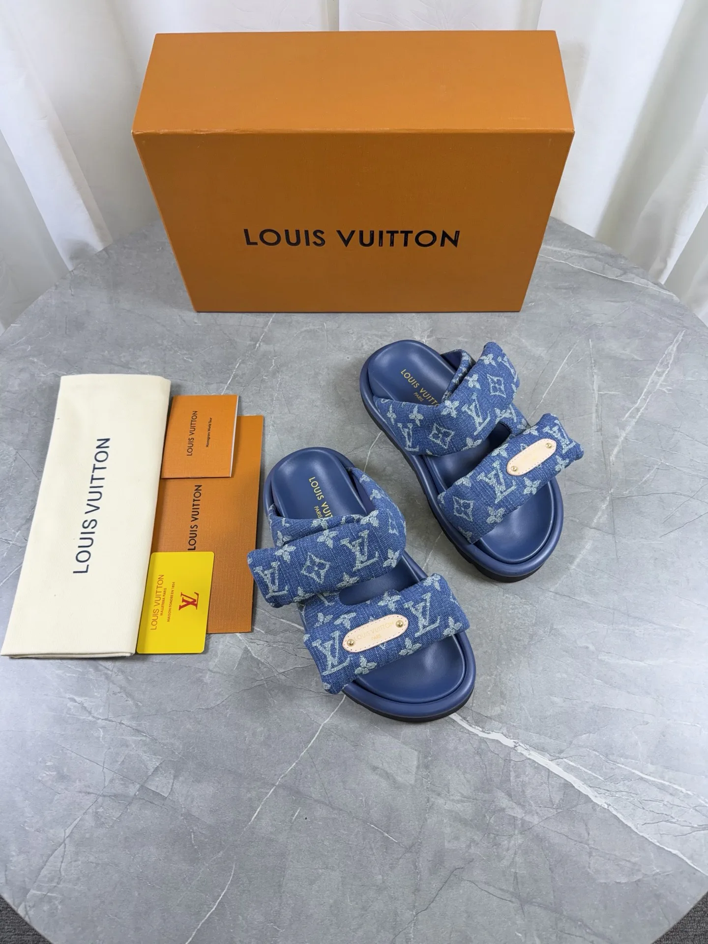 Women's Flip-Flops LOUIS VUITTON 17968796