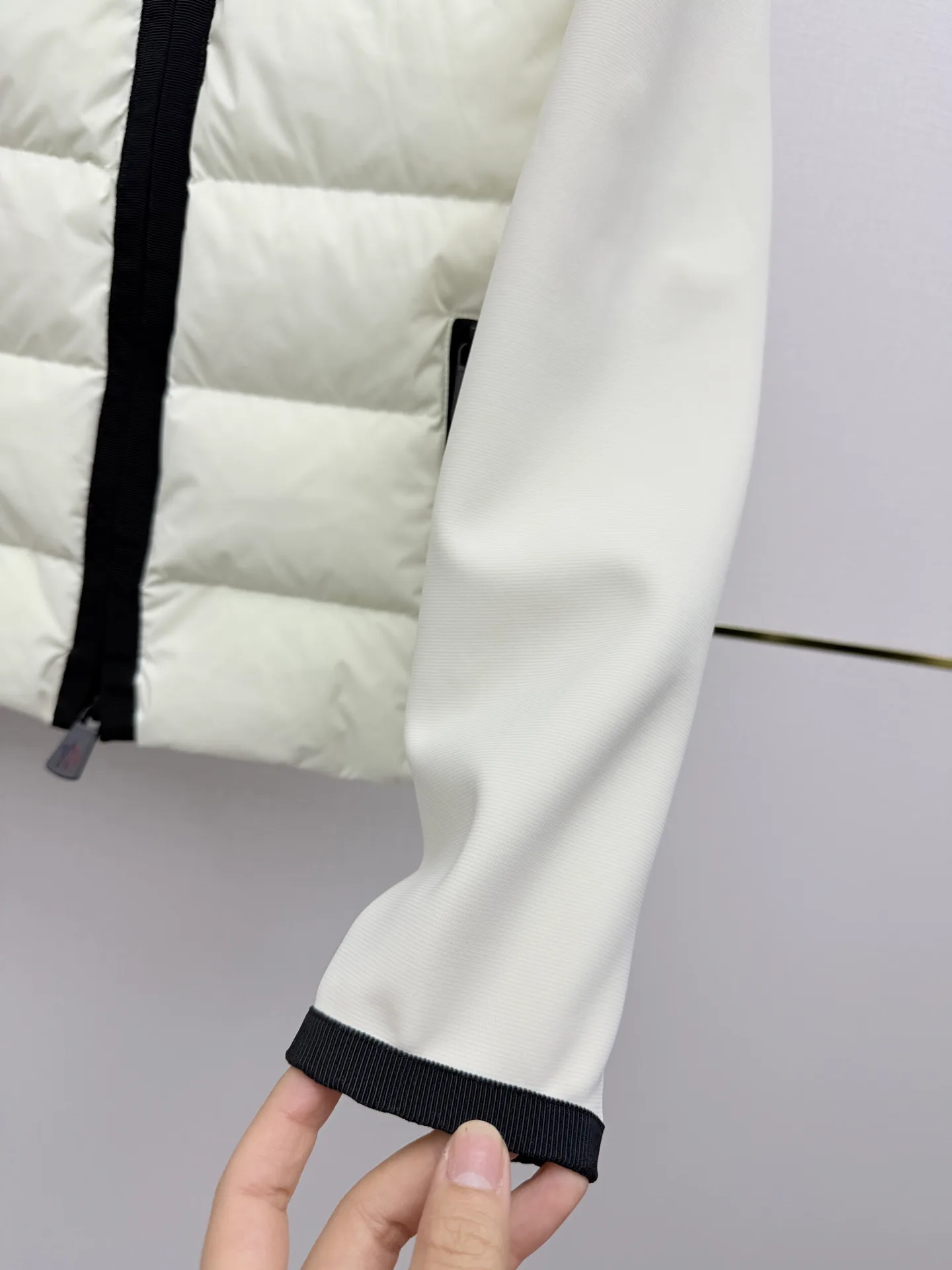 Women's Jackets And Down Jackets MONCLER 18435808