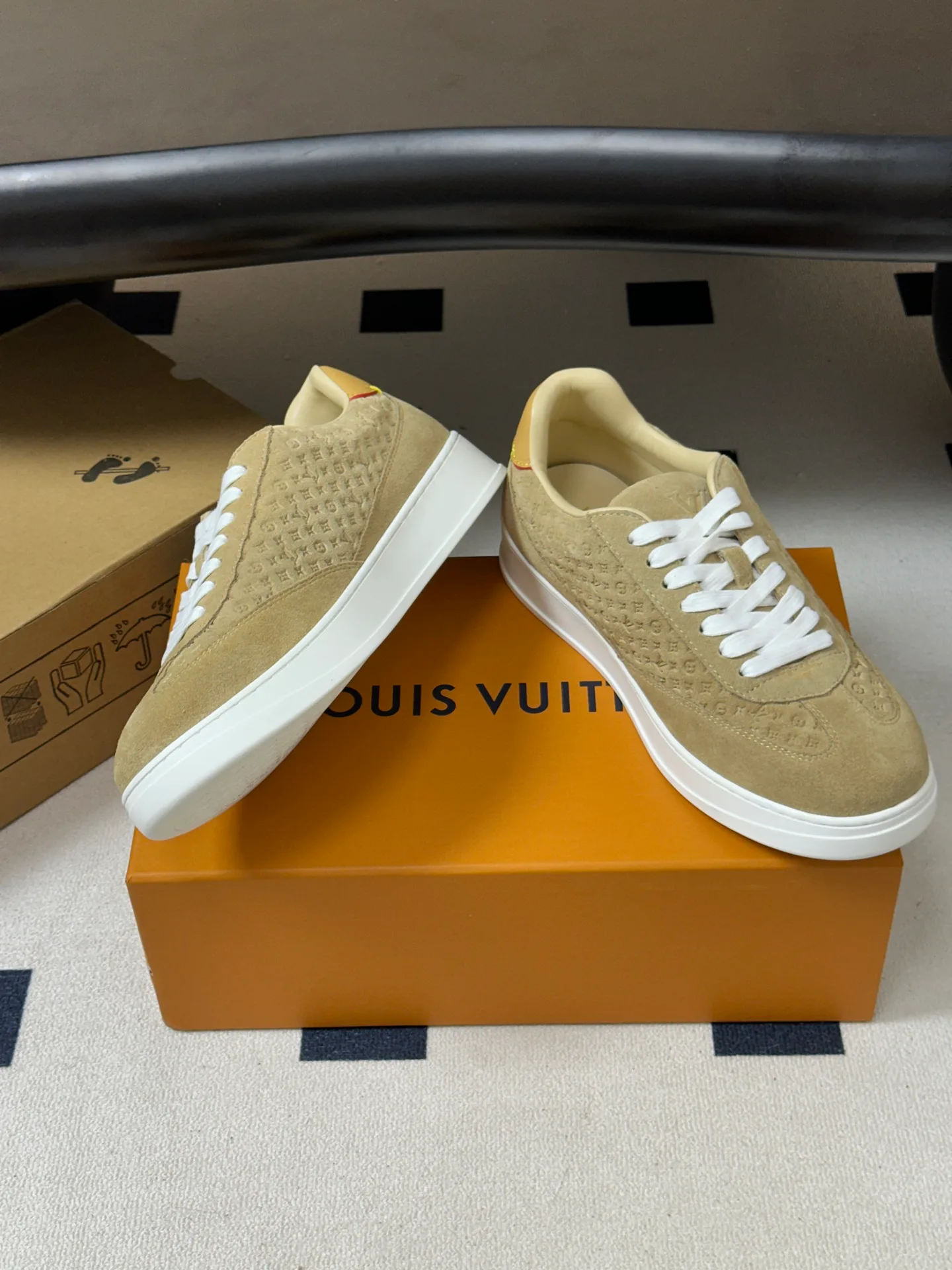 Men's Sneakers LOUIS VUITTON 18340910