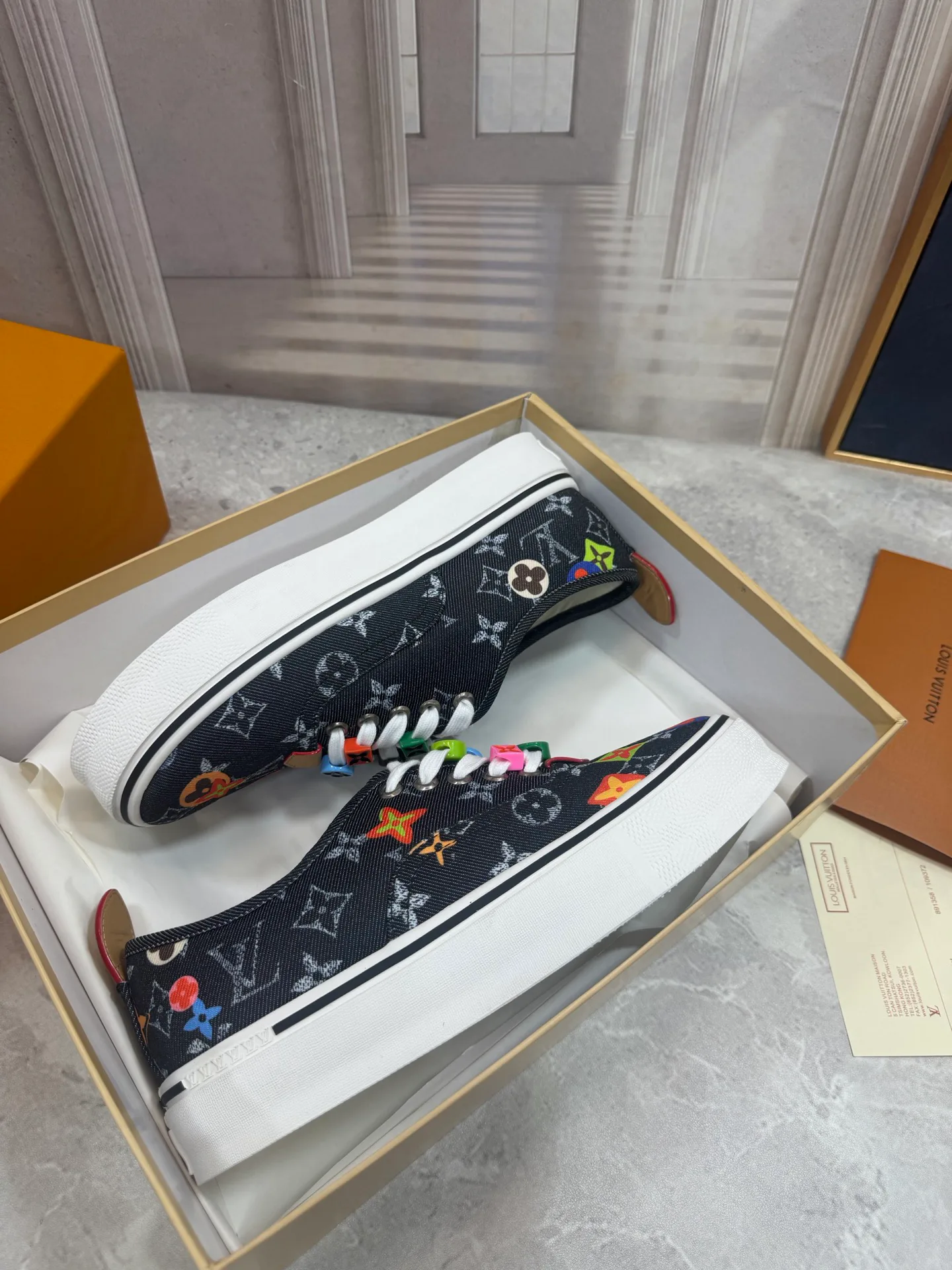 Men's Sneakers LOUIS VUITTON 18190068