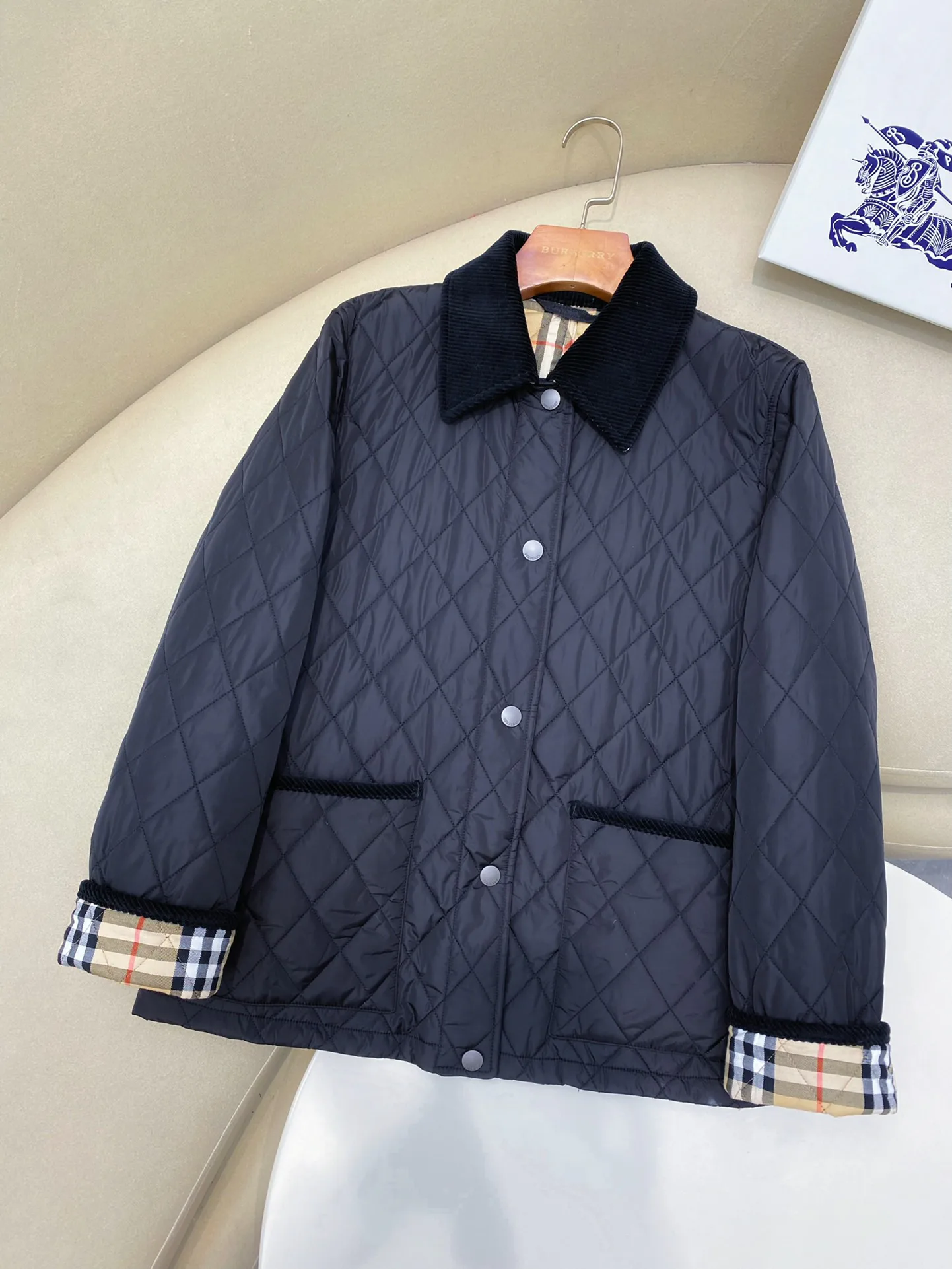 Women's Jackets And Down Jackets BURBERRY 18140707